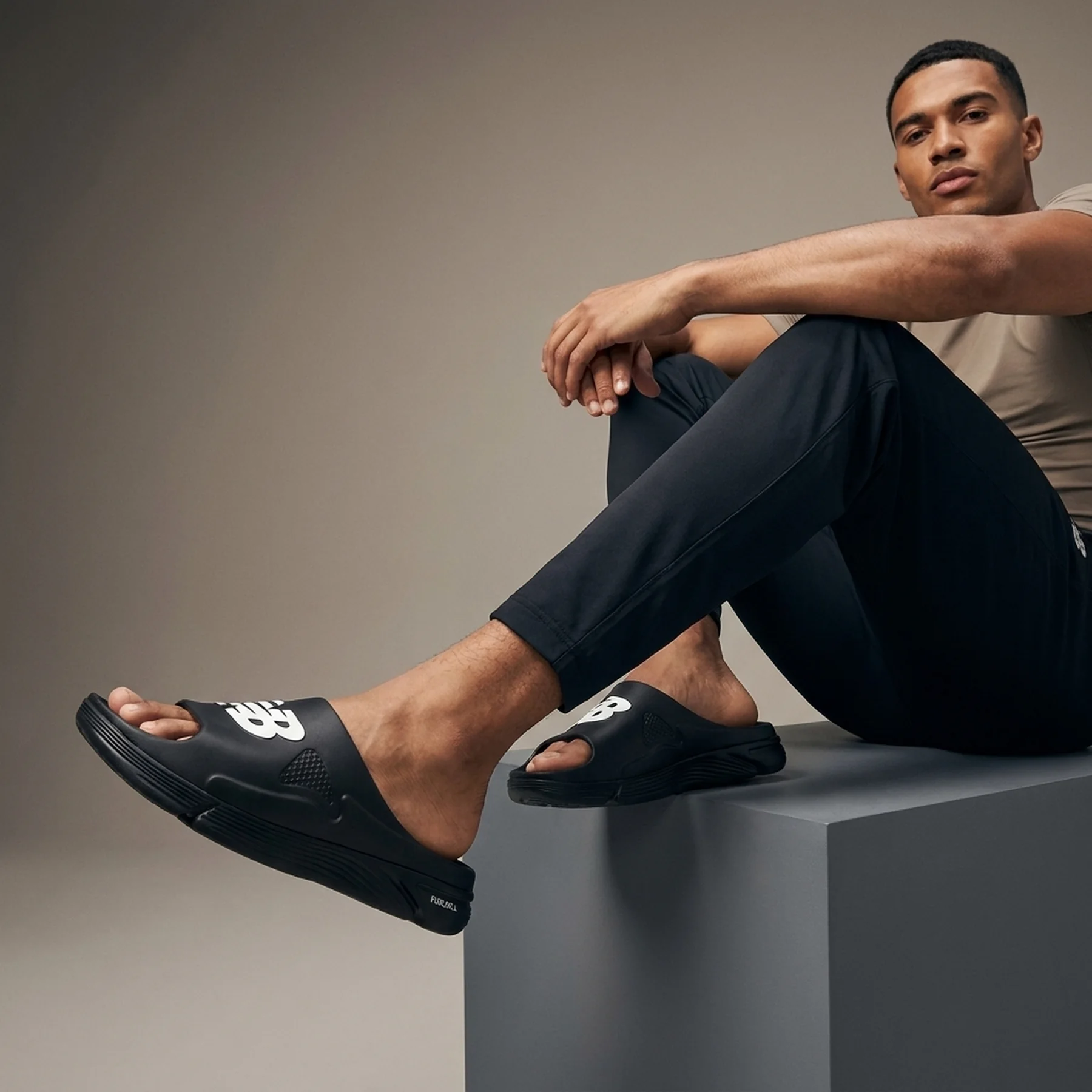 Тапочки чоловічі New Balance Fuel Cell Sl (SMFFCB1)