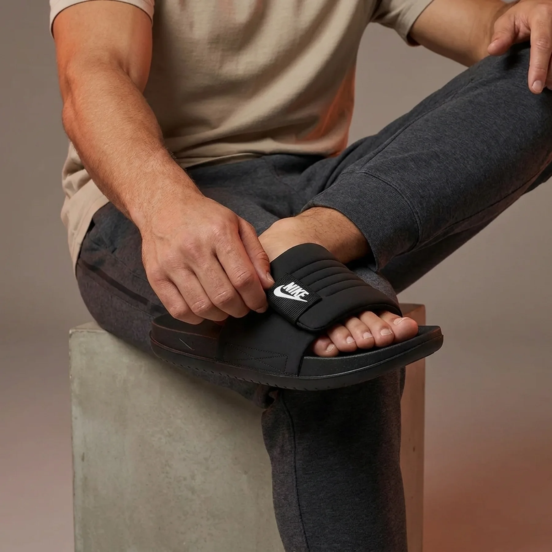 Тапочки чоловічі Nike Offcourt Adjust (DQ9624-001)