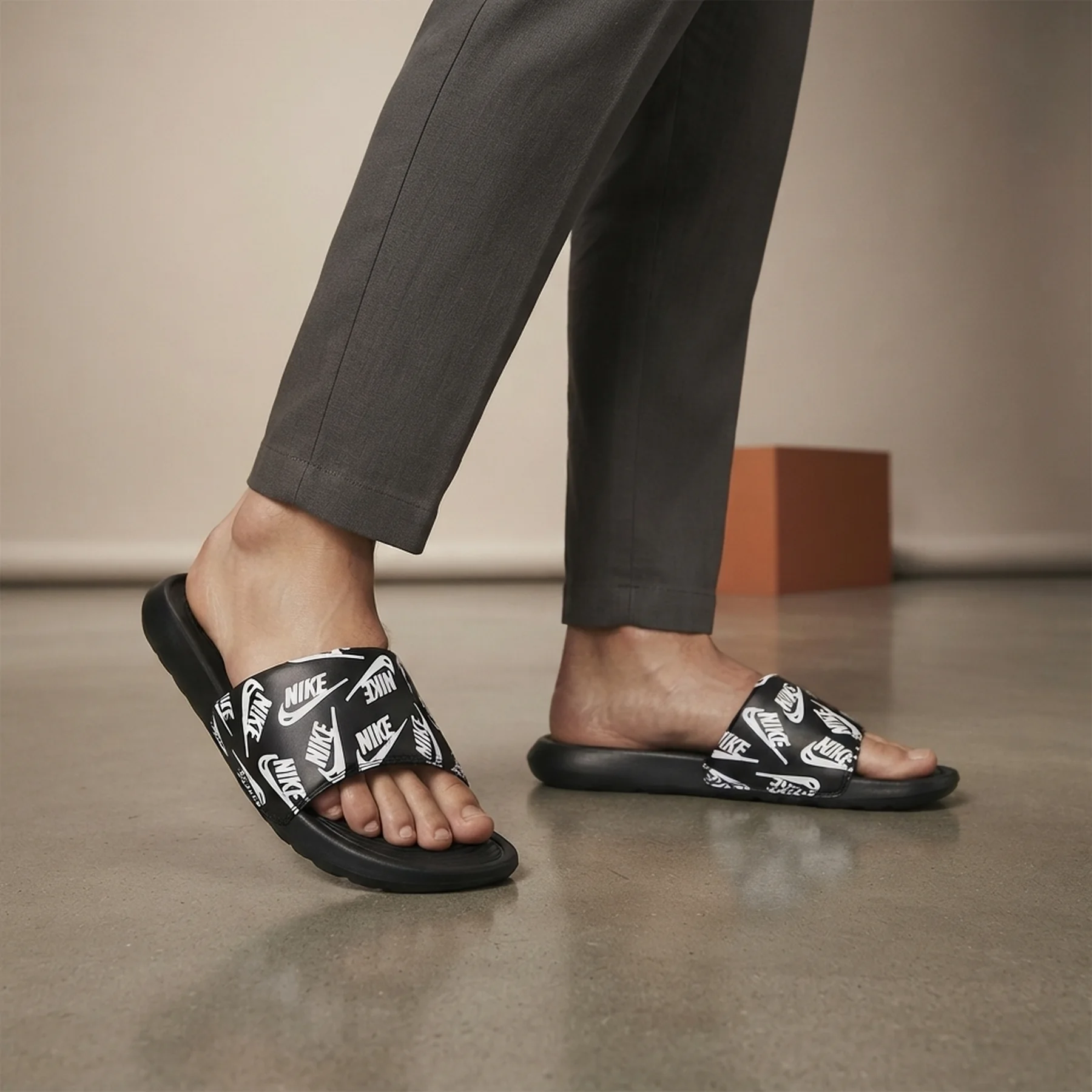 Тапочки чоловічі Nike Victori One Slide Pri (CN9678-008)