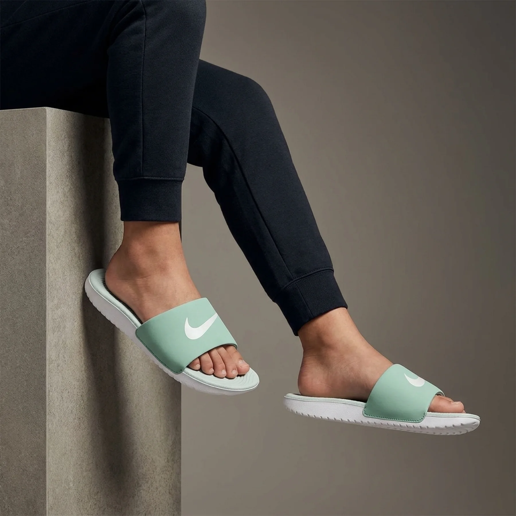 Тапочки підліткові Nike Kawa (FJ8812-001)