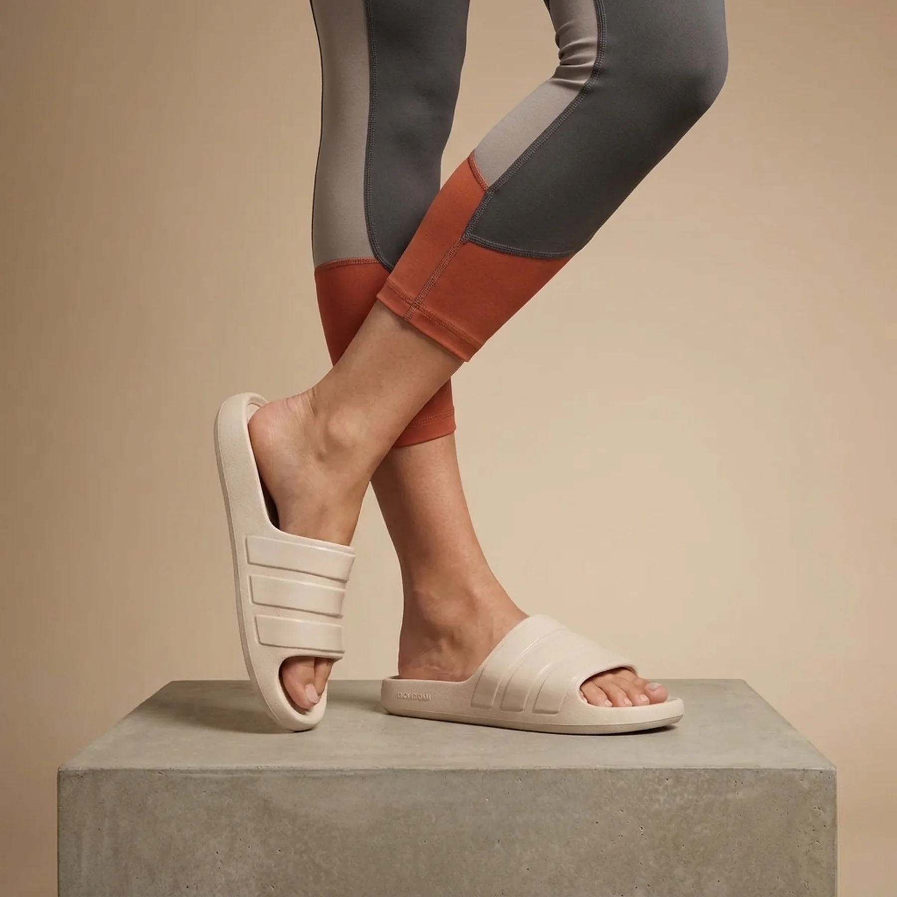 Тапочки унісекс Adidas Adilette Flow Beige (JP5684)
