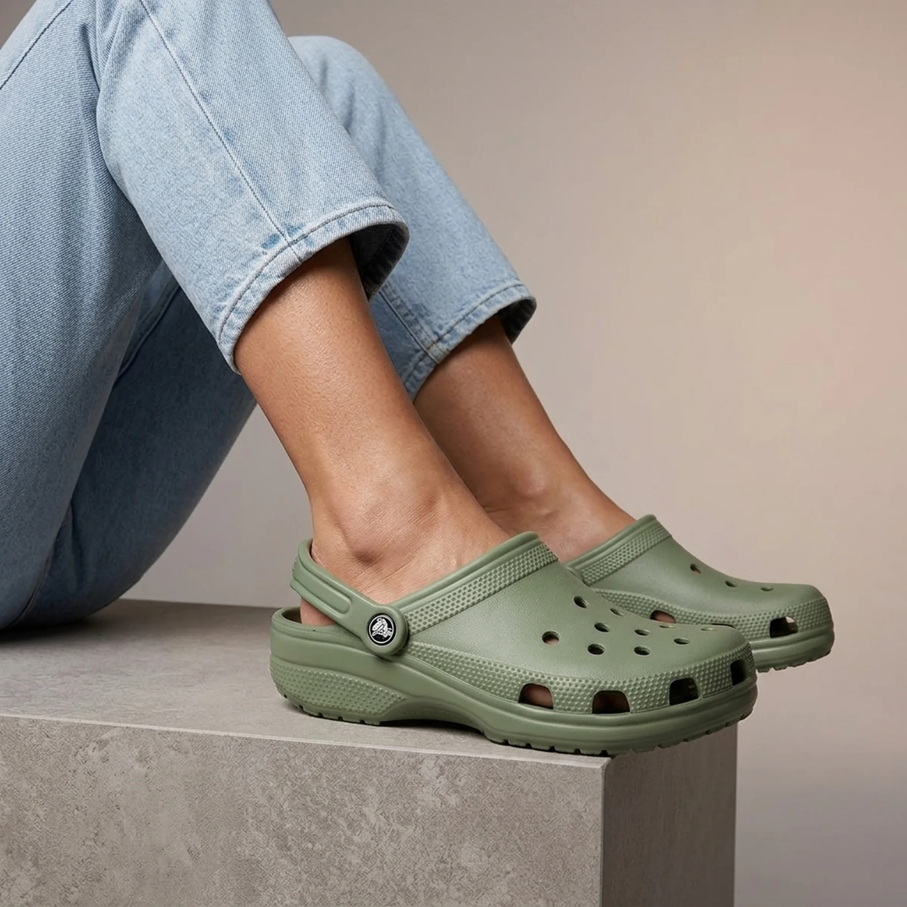 Тапочки унісекс Crocs Classic Moss (10001-308)