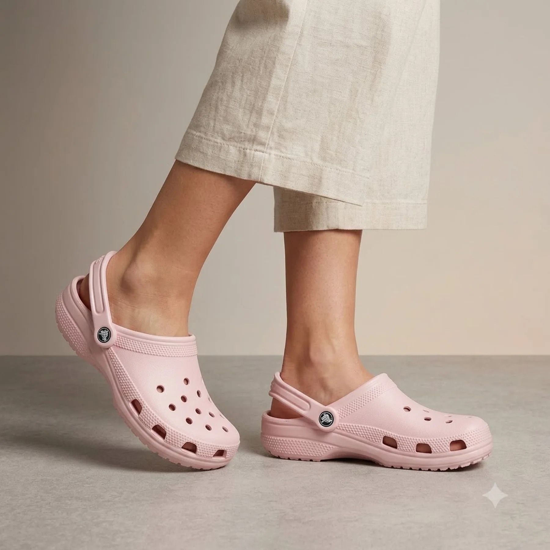 Тапочки унісекс Crocs Classic Qaq (10001-6UR)