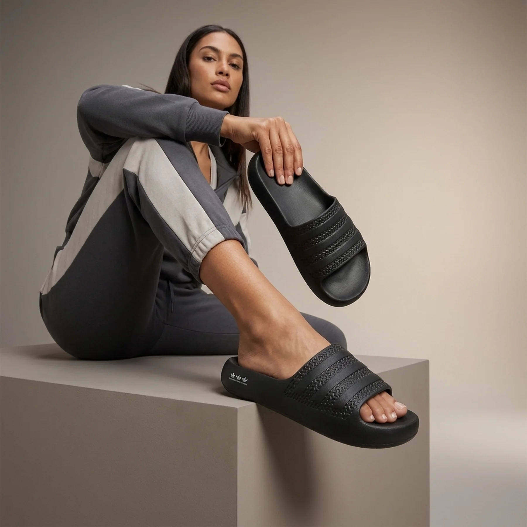 Тапочки жіночі Adidas Adilette Ayoon (GX1979)