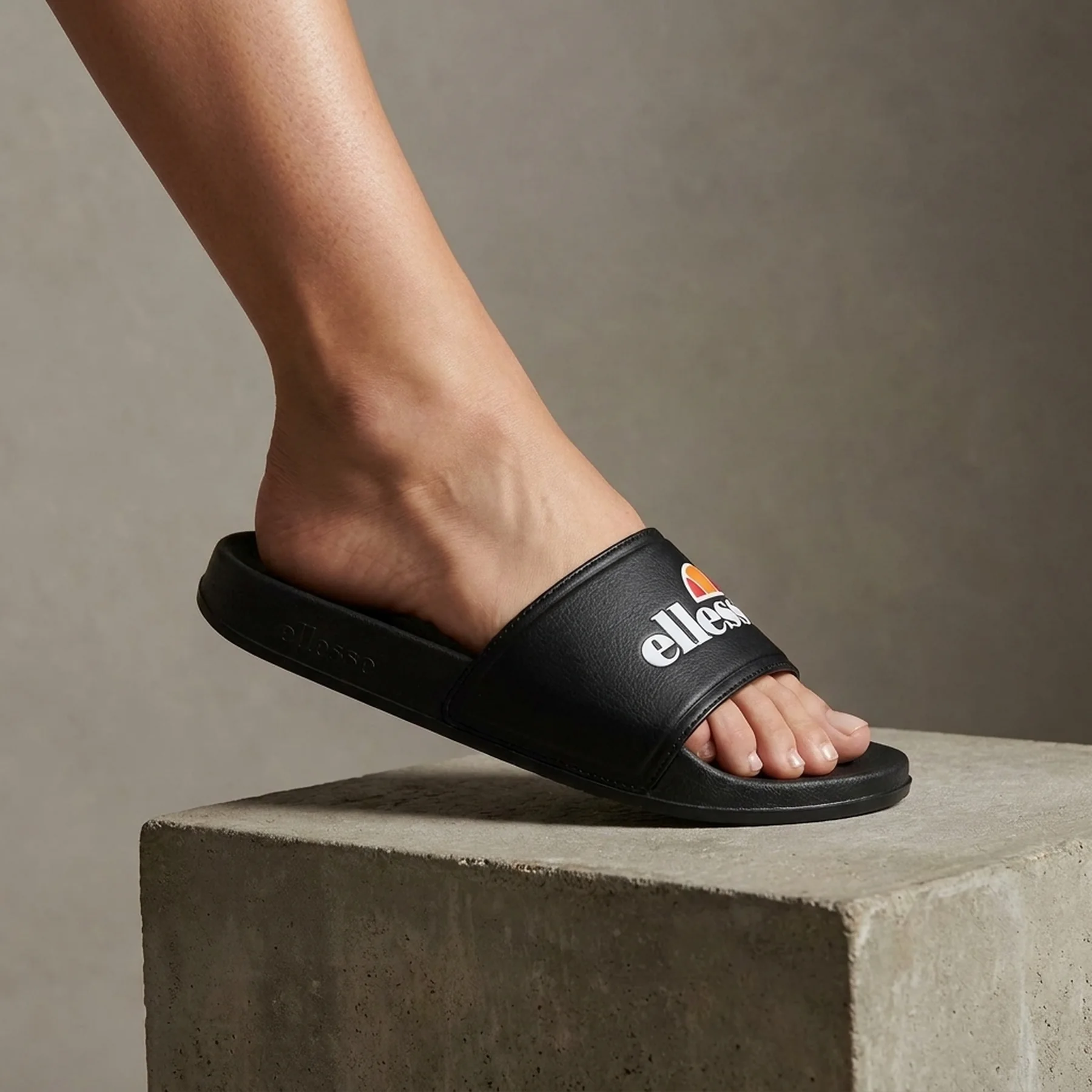 Тапочки жіночі Ellesse Filippo Slide (SGMF0397-011)