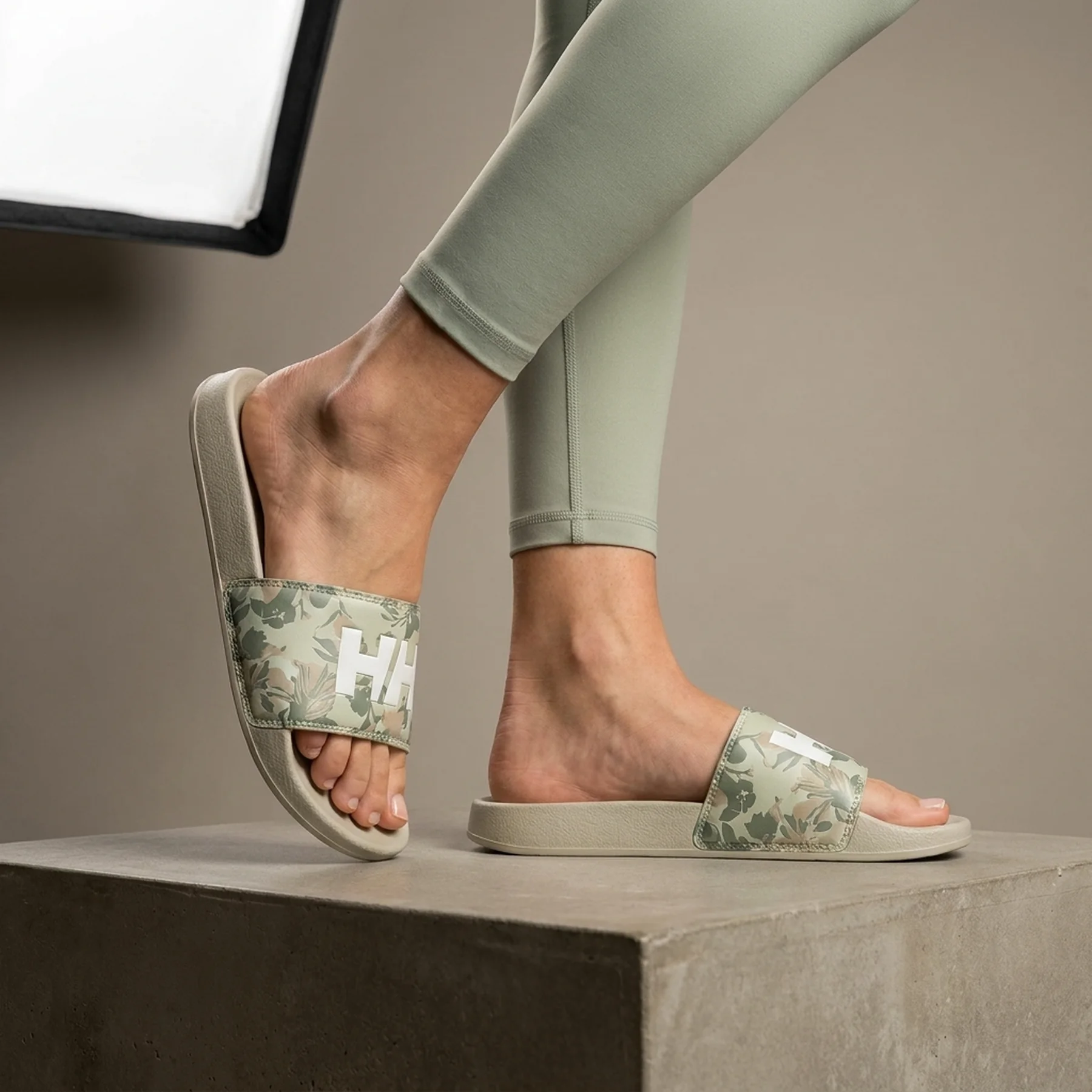 Тапочки жіночі Helly Hansen H/H Slide (11715-419)