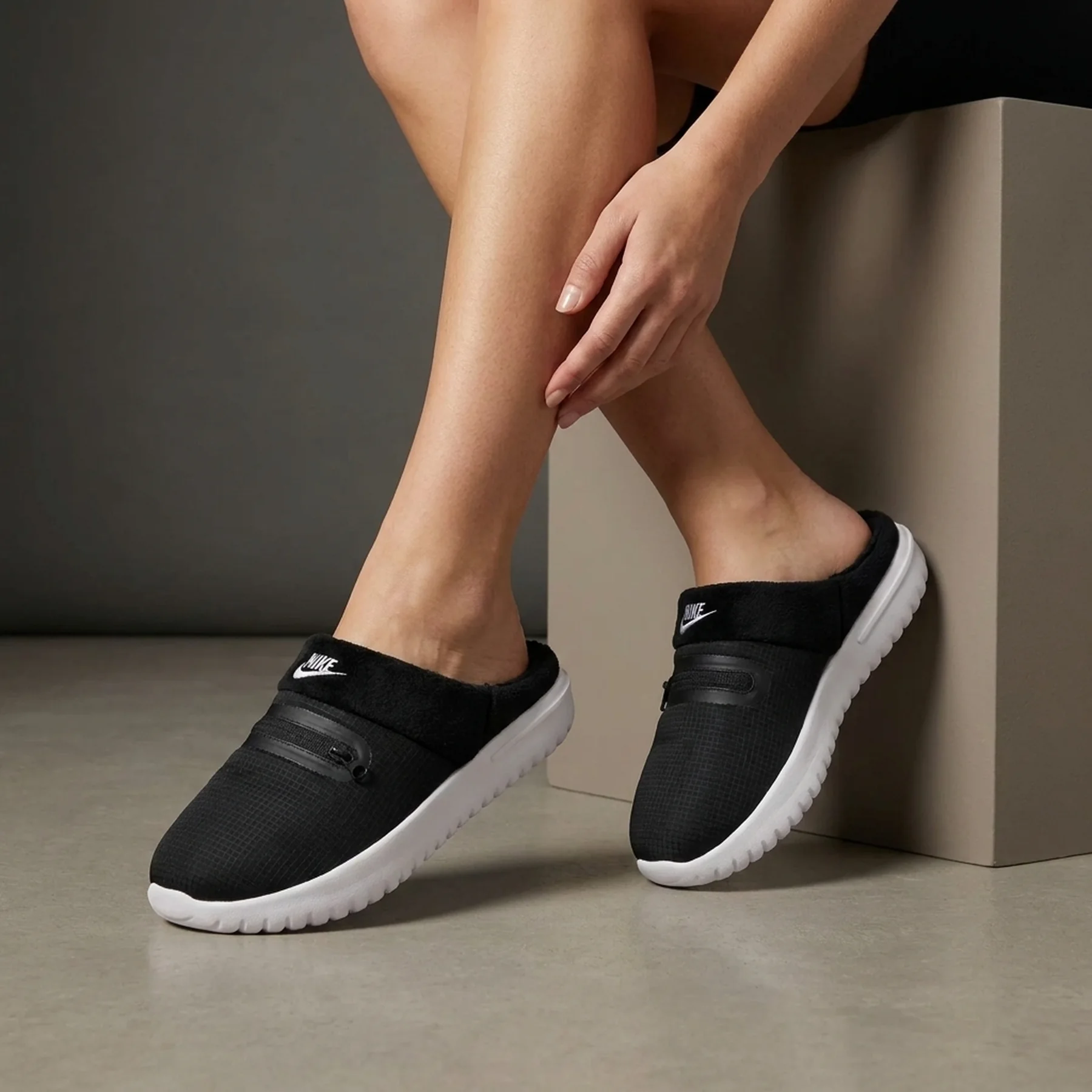 Тапочки жіночі Nike Burrow (DC1458-001)