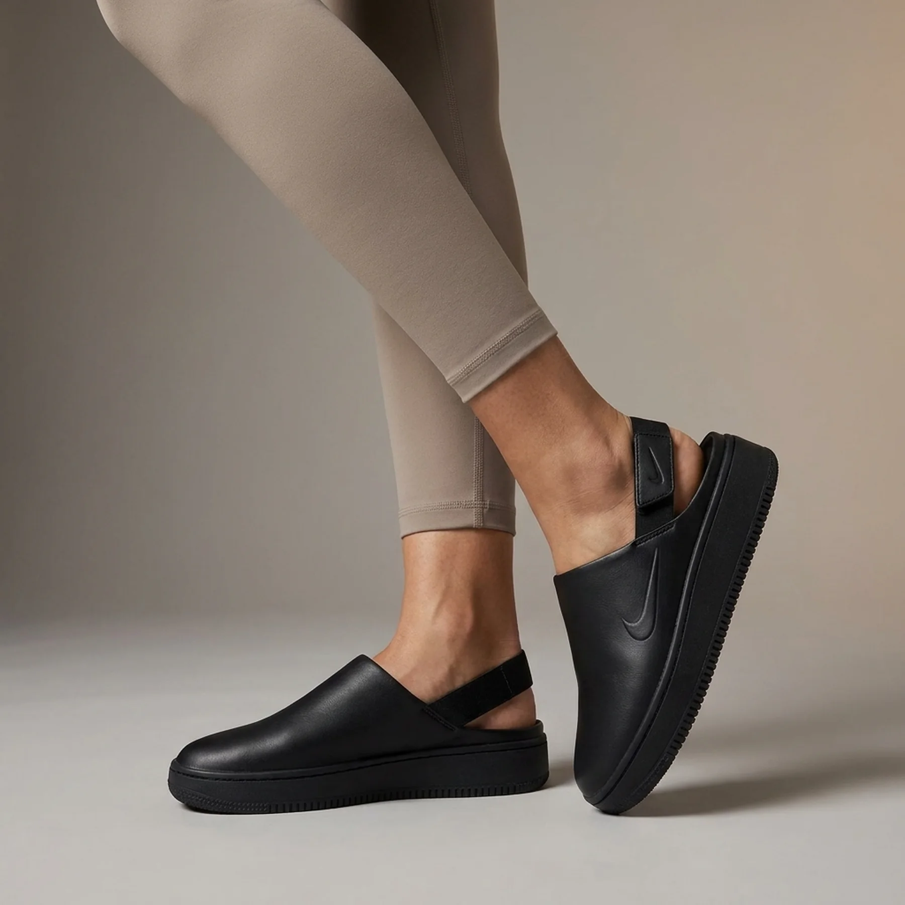 Тапочки жіночі Nike Calm (FB2185-001)