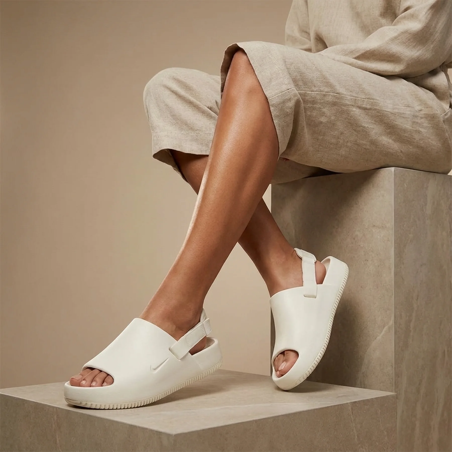 Тапочки жіночі Nike Calm (FB2185-100)