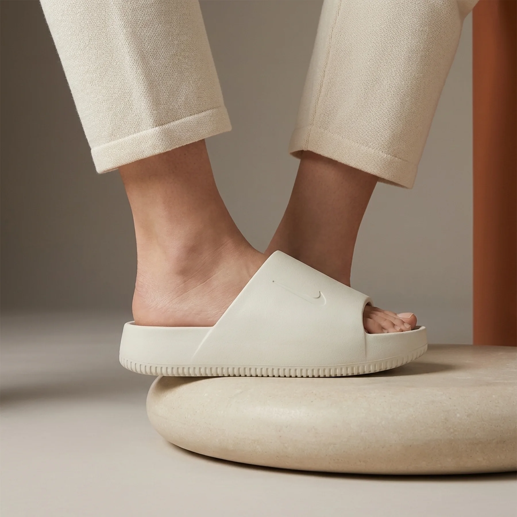 Тапочки жіночі Nike Calm Slides (DX4816-100)