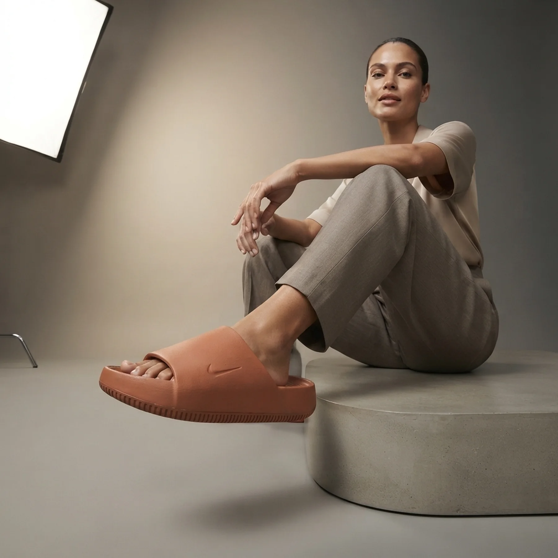 Тапочки жіночі Nike W Calm Slide (DX4816-202)