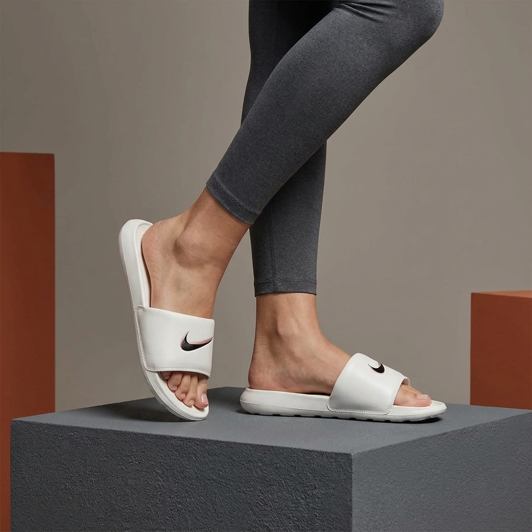 Тапочки жіночі Nike W Victori One Slide Sw (FZ1394-100)