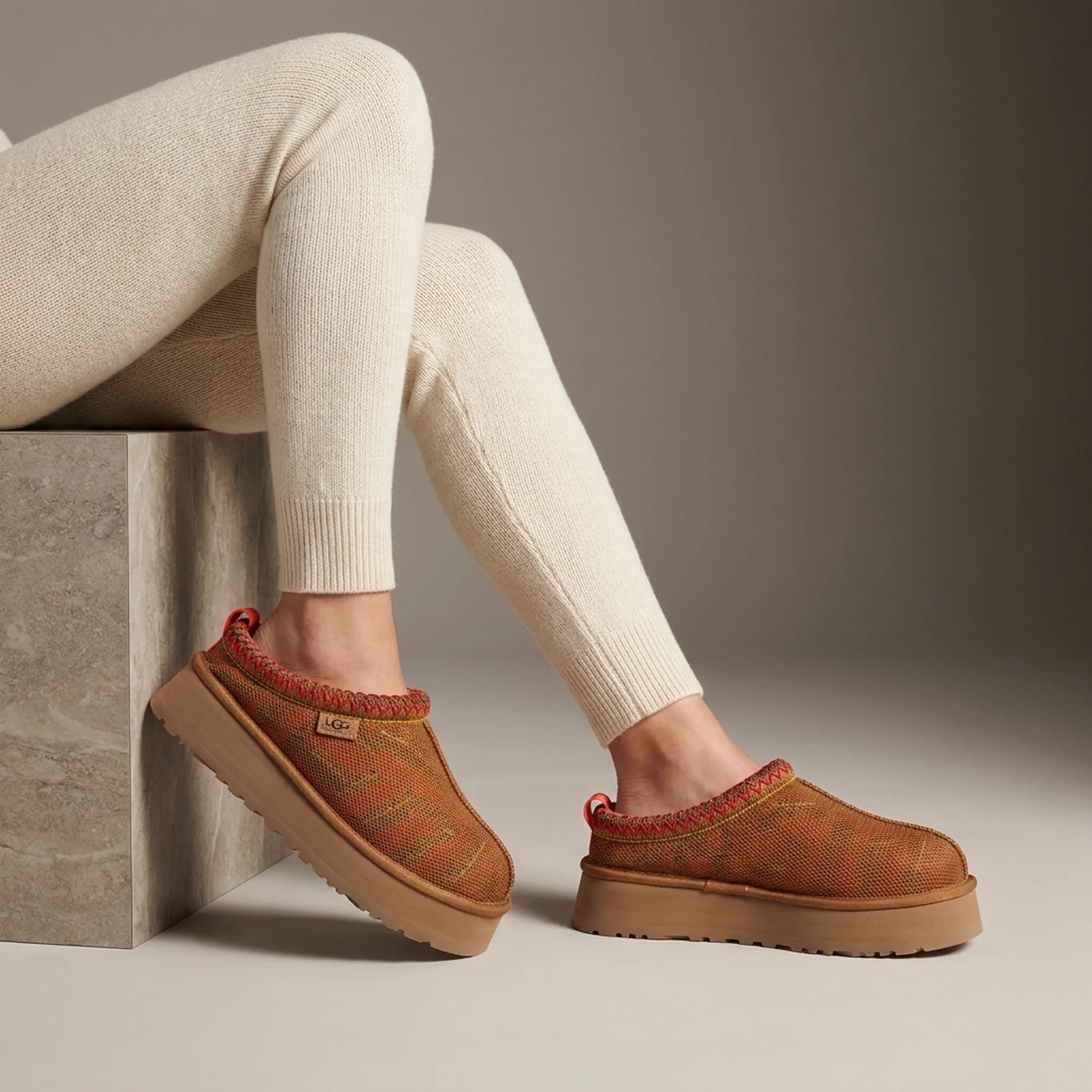 Тапочки жіночі Ugg Maxi Tasman Slippers (1140430)