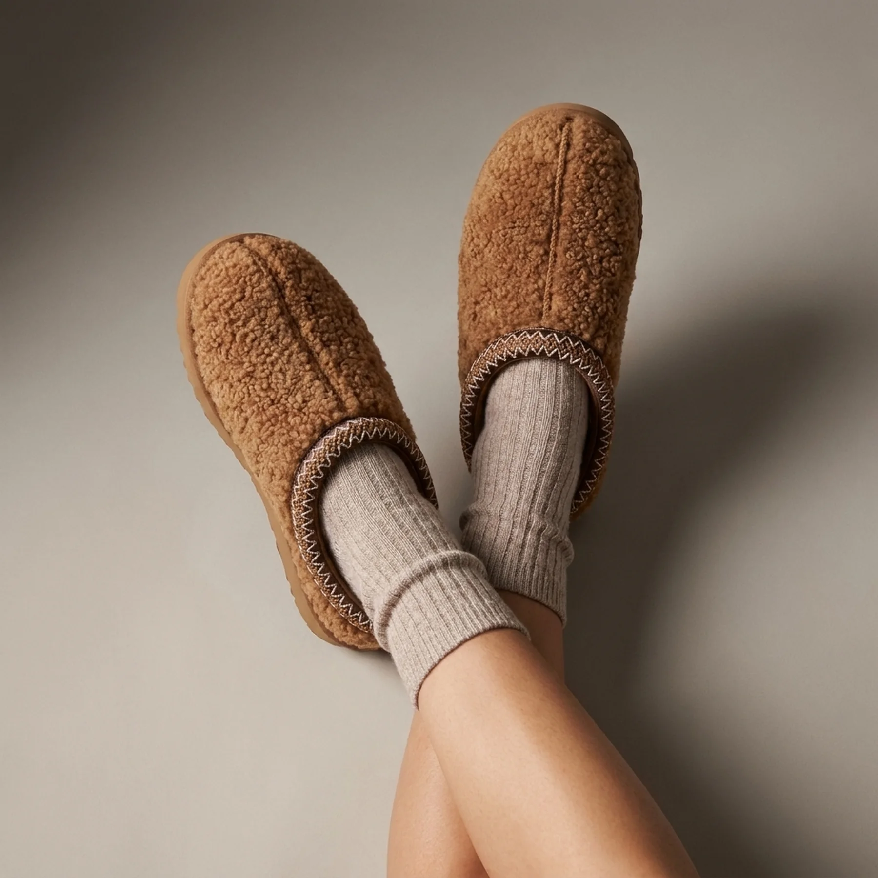 Тапочки жіночі UGG Tasman Maxi Curly Chestnut