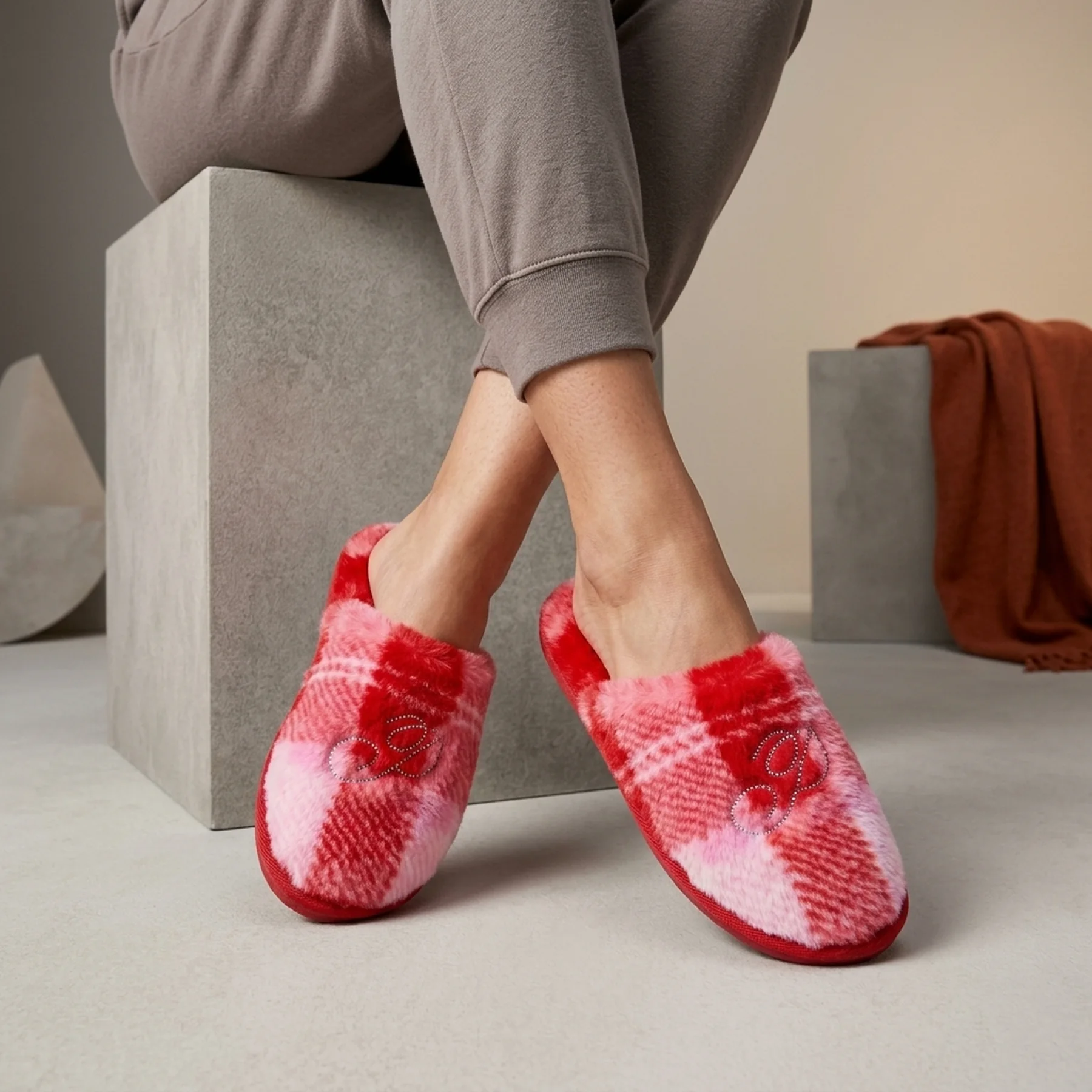 Тапочки зі штучного хутра Victoria's Secret Pink зі стразами 40-41