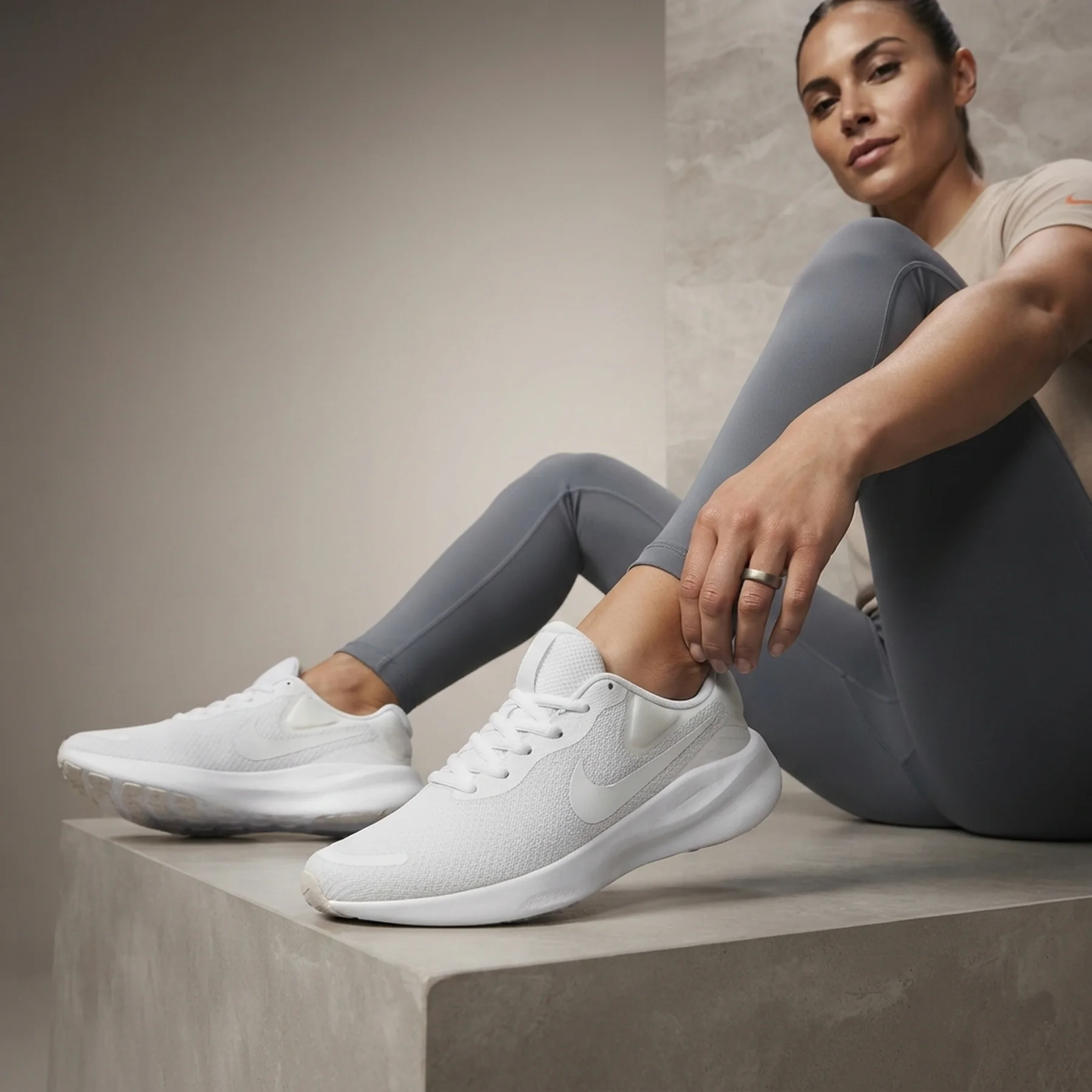 Текстильні кросівки Nike Revolution 7 40