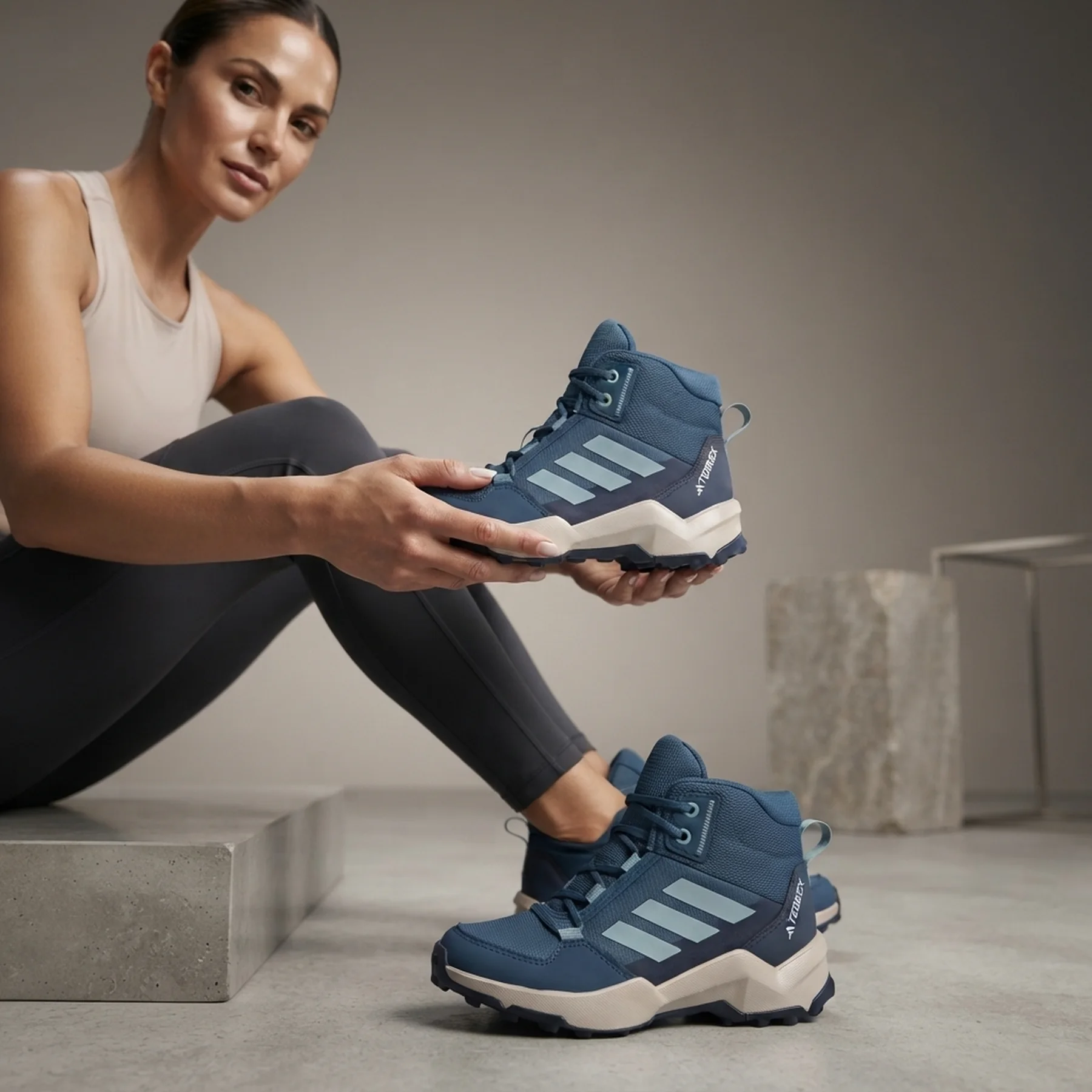 Теплі водонепроникні кросівки Terrex від Adidas 36