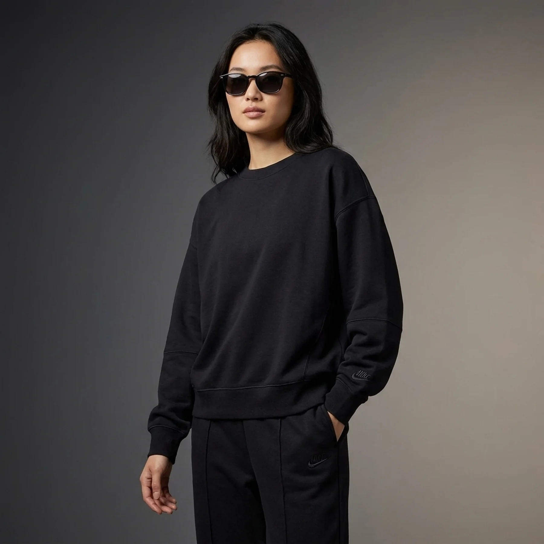 Толстовка жіноча NIKE W NK 24.7 Dri-FIT CREW SOFT KNIT HQ8193-010