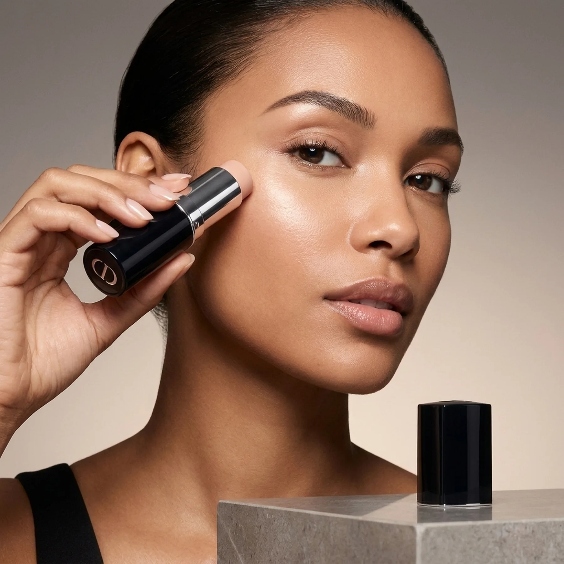 Тональна основа для обличчя Dior Diorskin Forever Skin Glow 10 г 1CR Cool Rosy