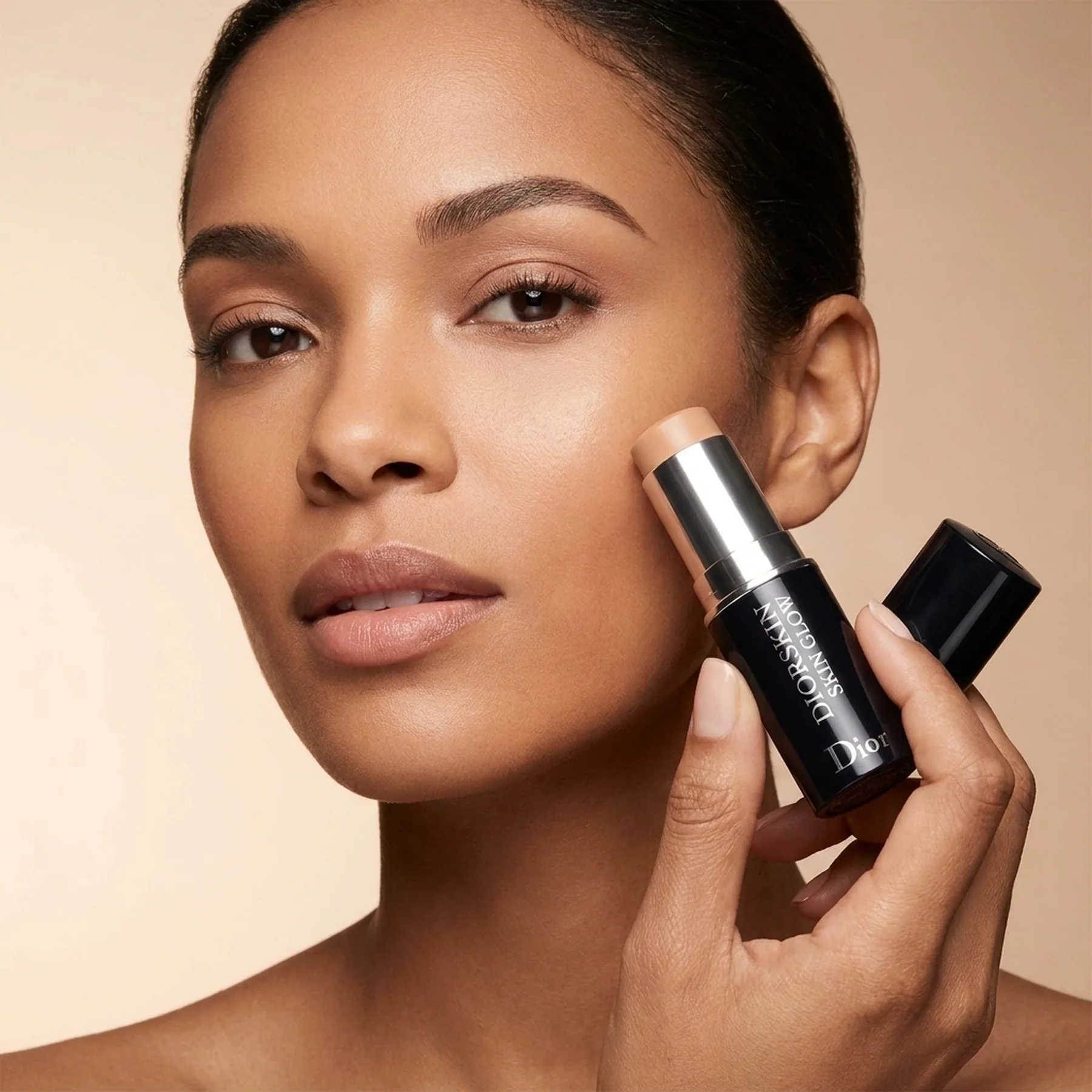 Тональная основа для лица Dior Diorskin Forever Skin Glow 10 г 1W Warm