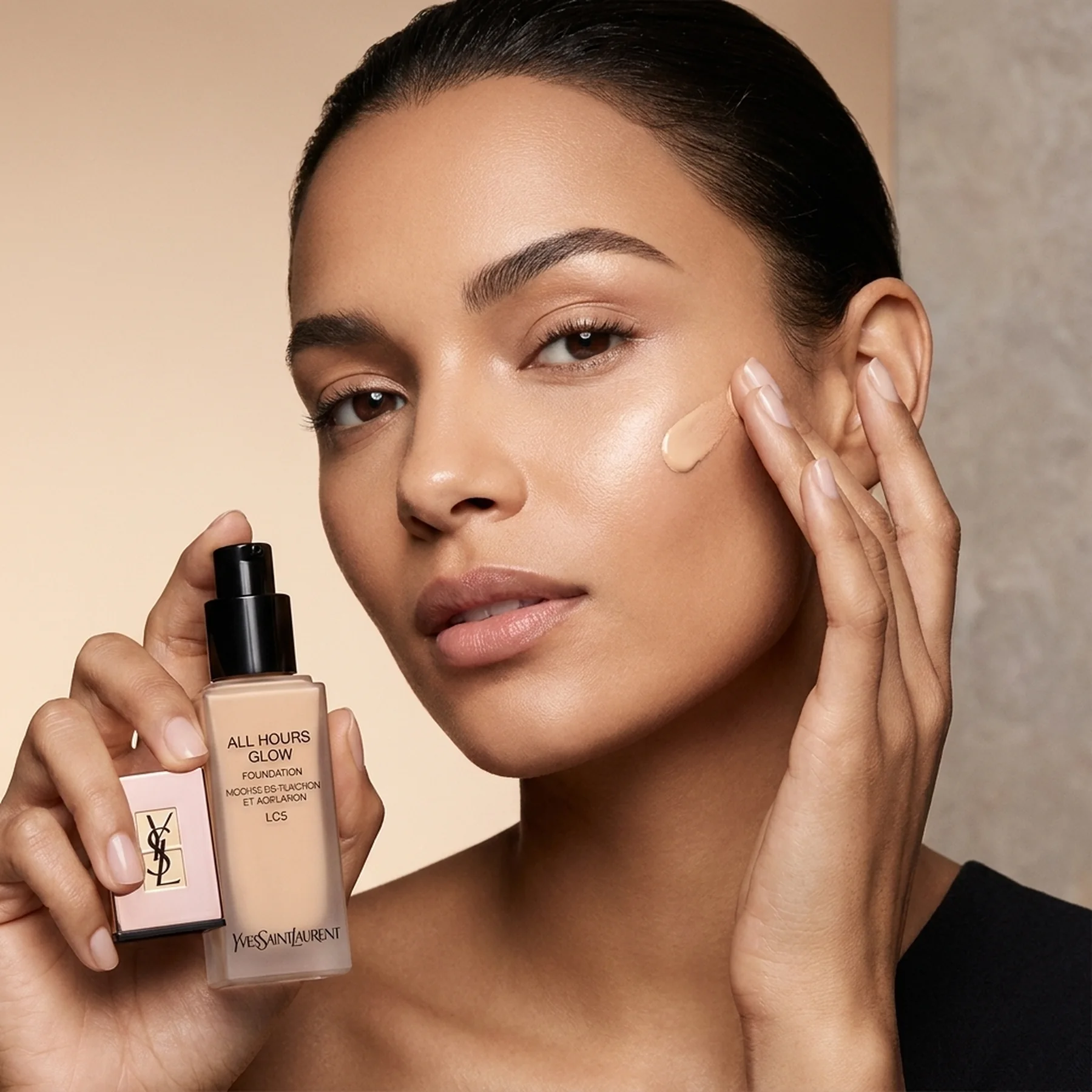 Тональная основа для лица с сияющим финишем Yves Saint Laurent All Hours Glow Foundation 25 мл LC5