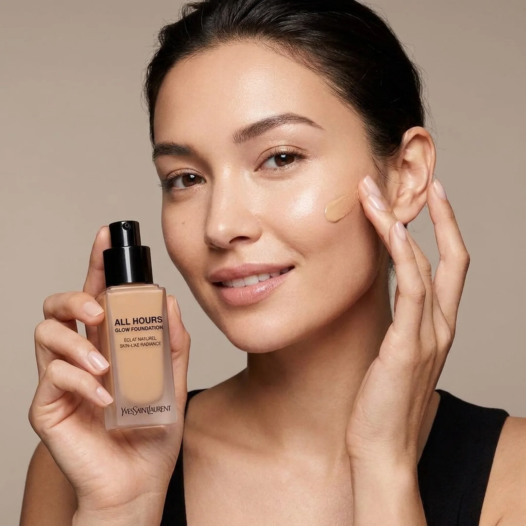 Тональная основа для лица с сияющим финишем Yves Saint Laurent All Hours Glow Foundation 25 мл MN7