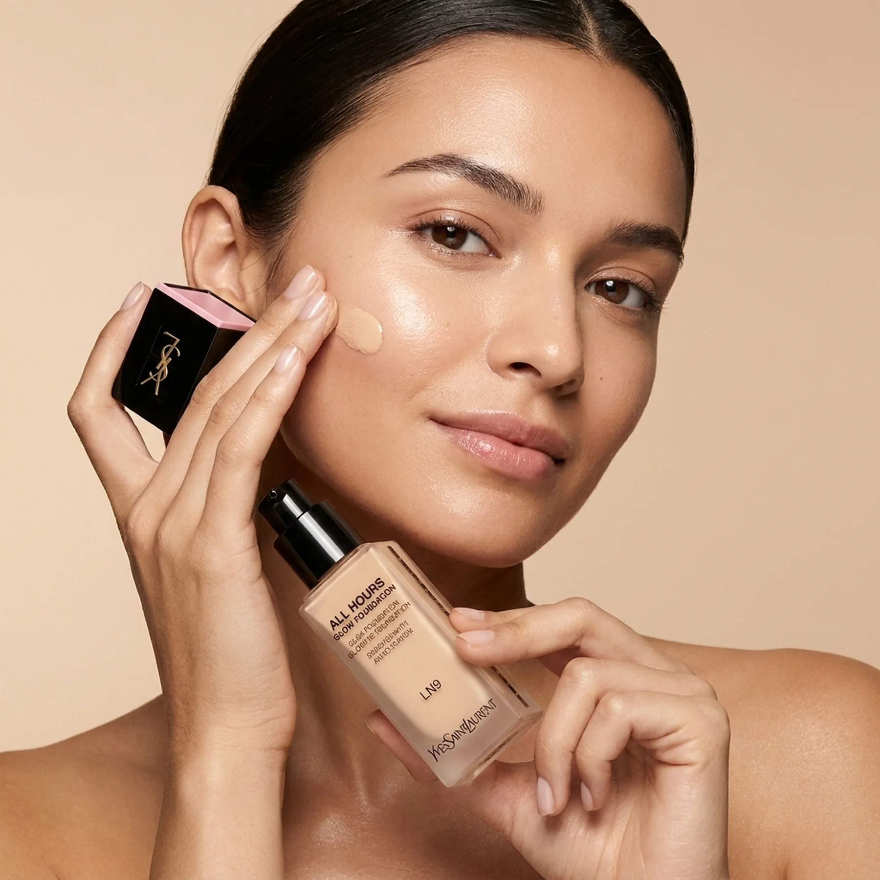 Тональная основа для лица с сияющим финишем Yves Saint Laurent All Hours Glow Foundation 25 мл LN9