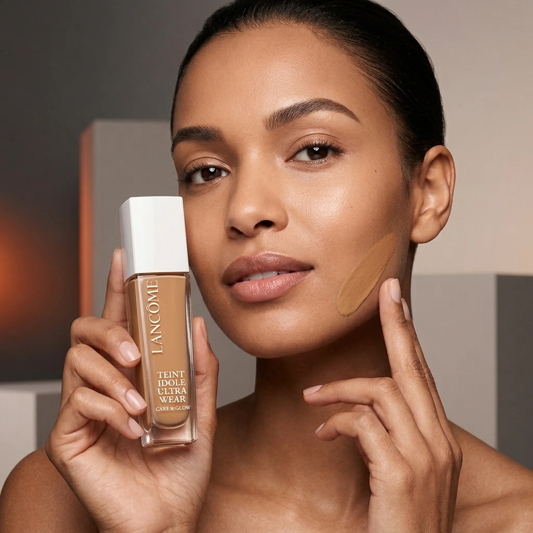 Тональная основа Lancome Teint Idole Ultra Wear Care & Glow Serum Foundation 30 мл 220C