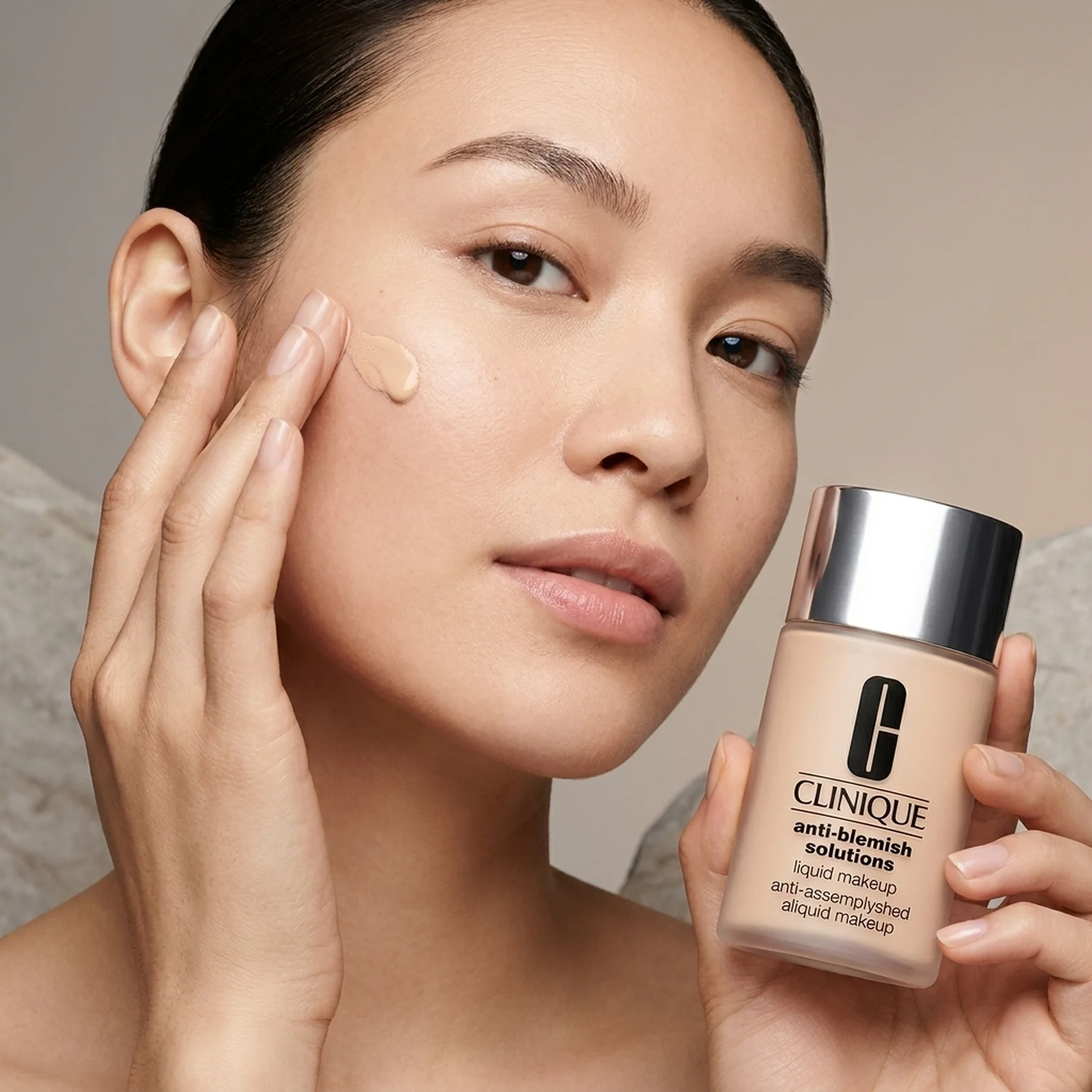 Тональный крем Clinique Anti-Blemish Solutions Liquid Makeup Fond De Teint Liquide Anti-Imperfections 30 мл CN 10 Alabaster