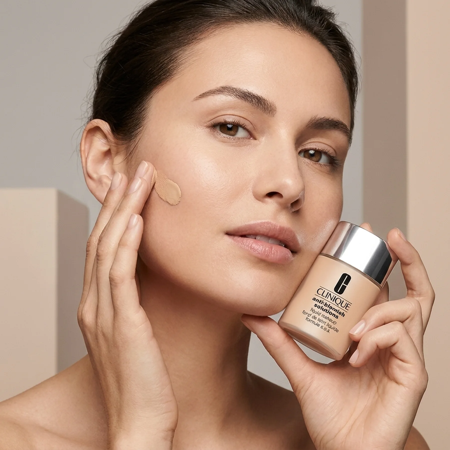 Тональный крем Clinique Anti-Blemish Solutions Liquid Makeup Fond De Teint Liquide Anti-Imperfections 30 мл CN52 Neutral