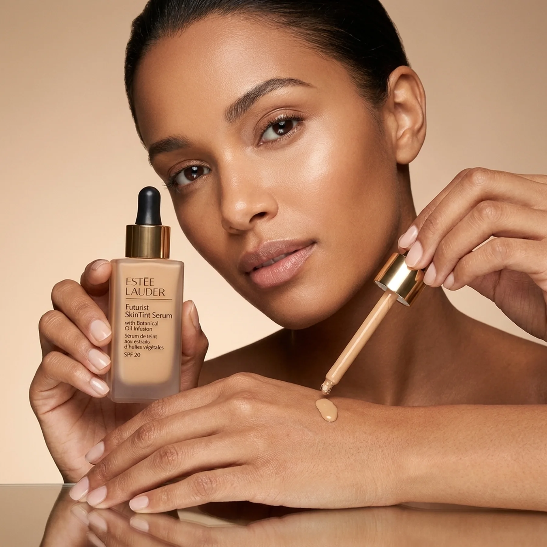 Тональный крем Estee Lauder Futurist SkinTint Serum Foundation With Botanical Oil Infusion SPF 20 3W1 Tawny