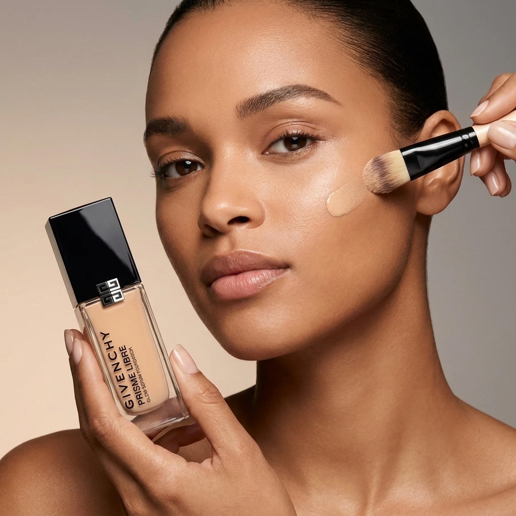 Тональный крем Givenchy Prisme Libre Glow Serum Foundation 30 мл 3,5N