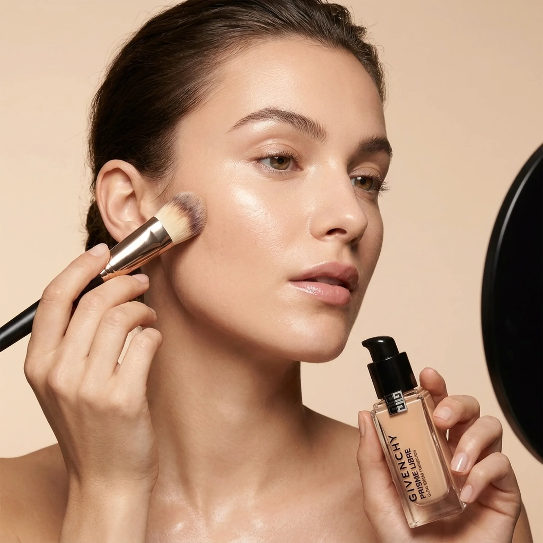 Тональный крем Givenchy Prisme Libre Glow Serum Foundation 30 мл 4,5N