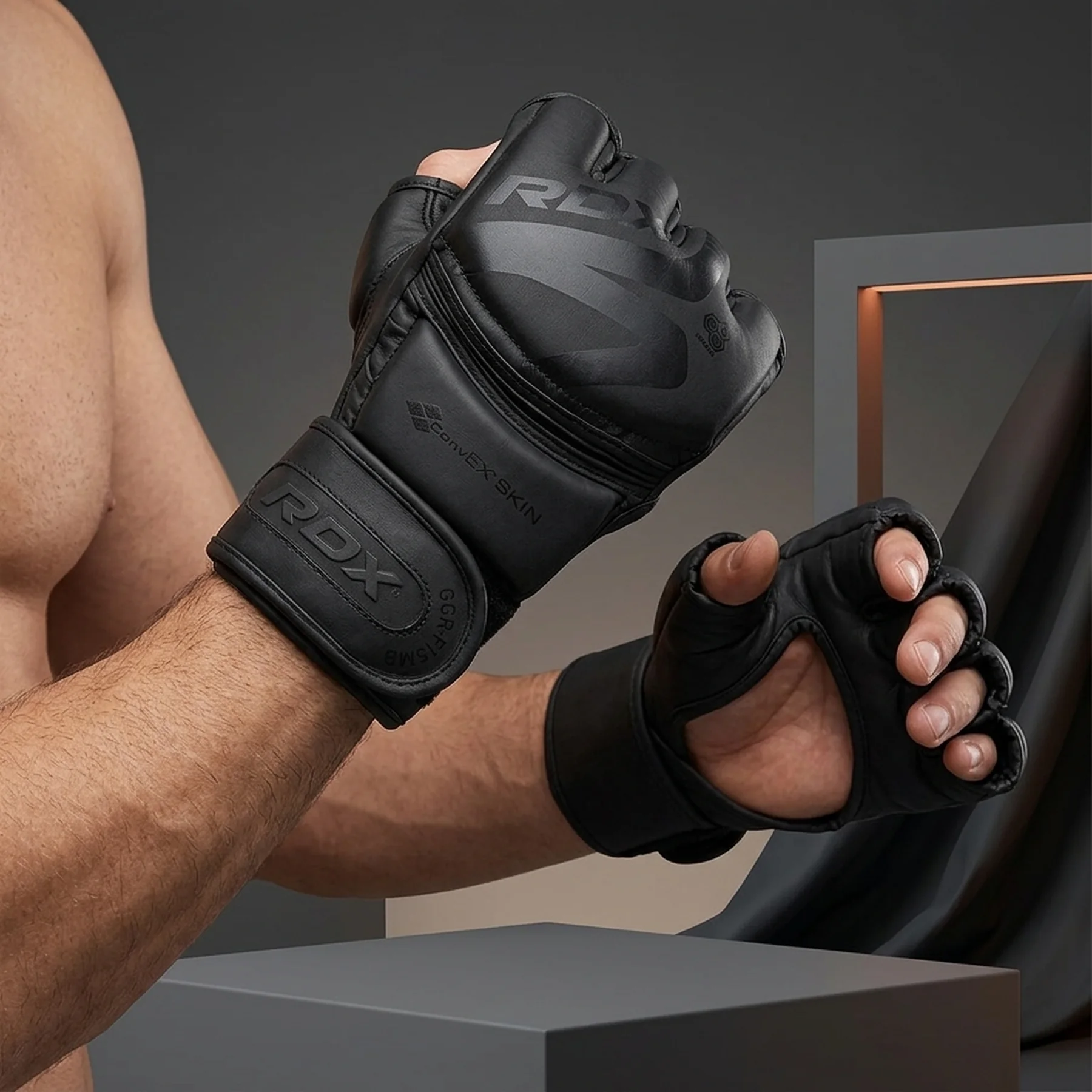 Тренувальні рукавиці RDX GRAPPLING GLOVES F15 чорний M (GGR-F15MB)