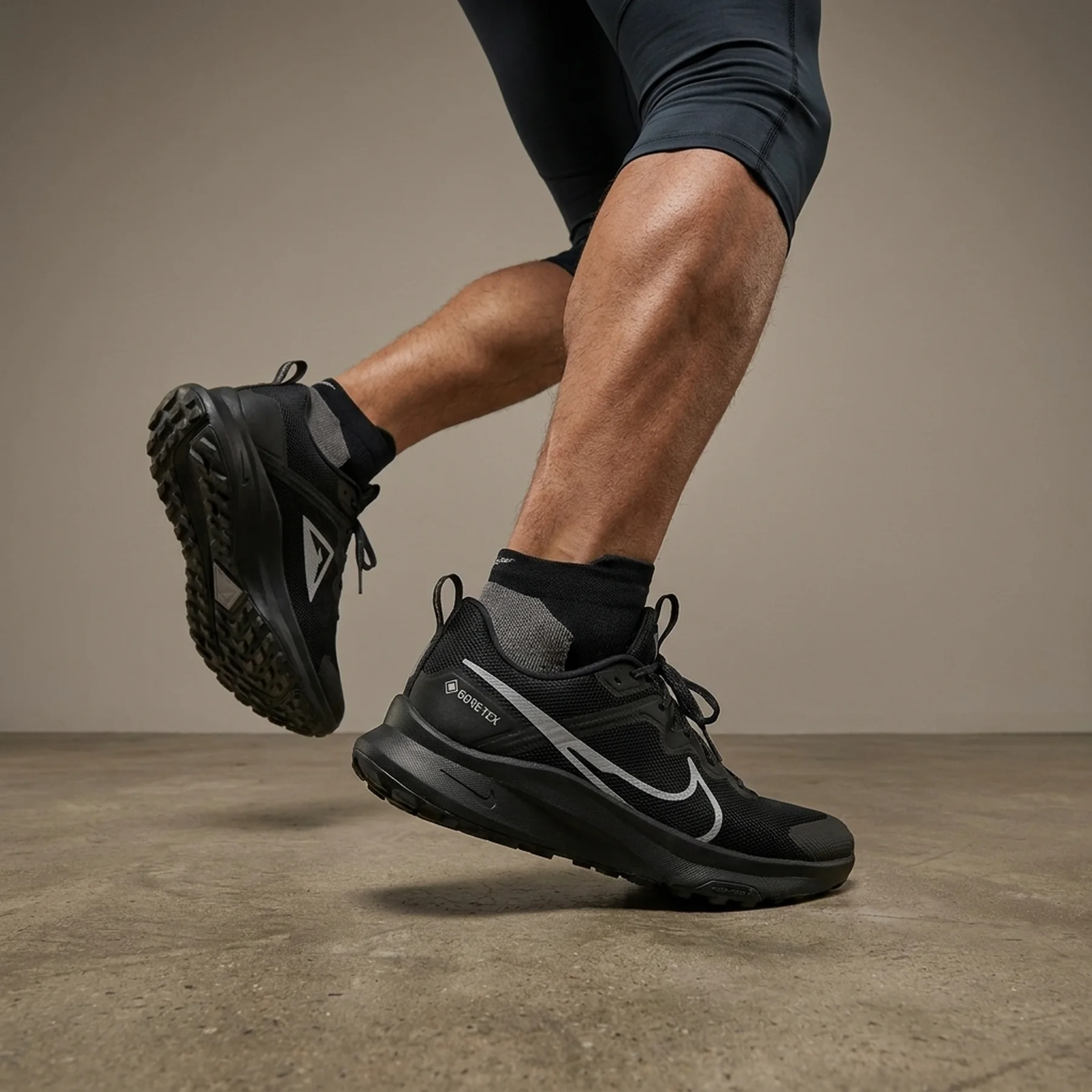 Трейлові кросівки для бігу чоловічі Nike Juniper Trail 2 Goretex V2 (HM9734-001)