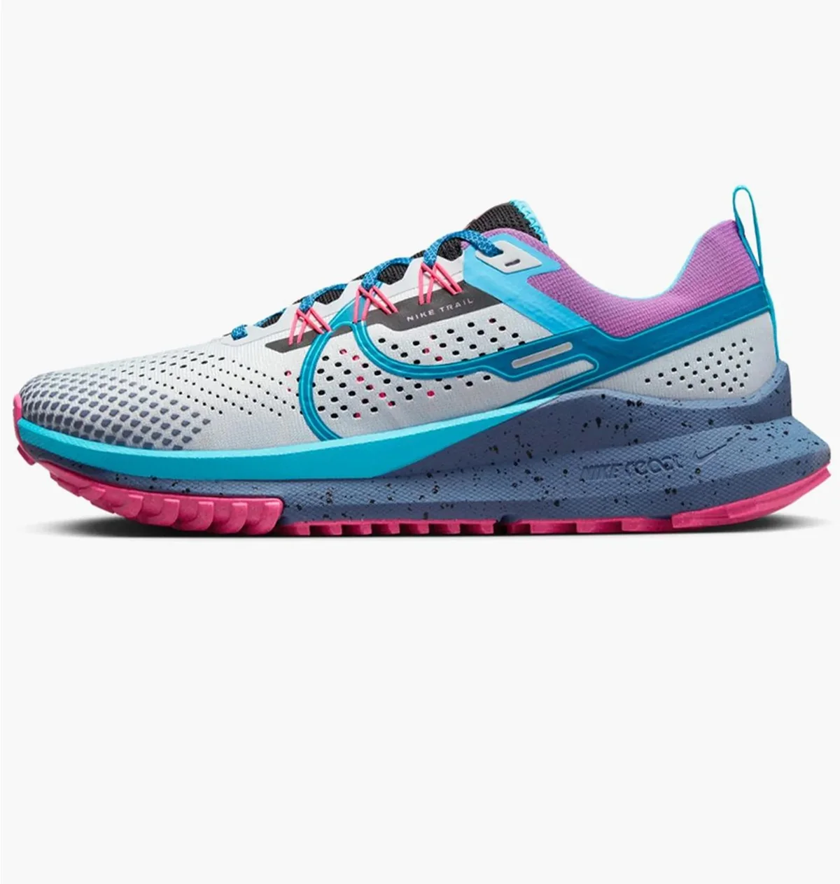Трейлові кросівки для бігу чоловічі Nike React Pegasus Trail 4 Se (FB7182-001)
