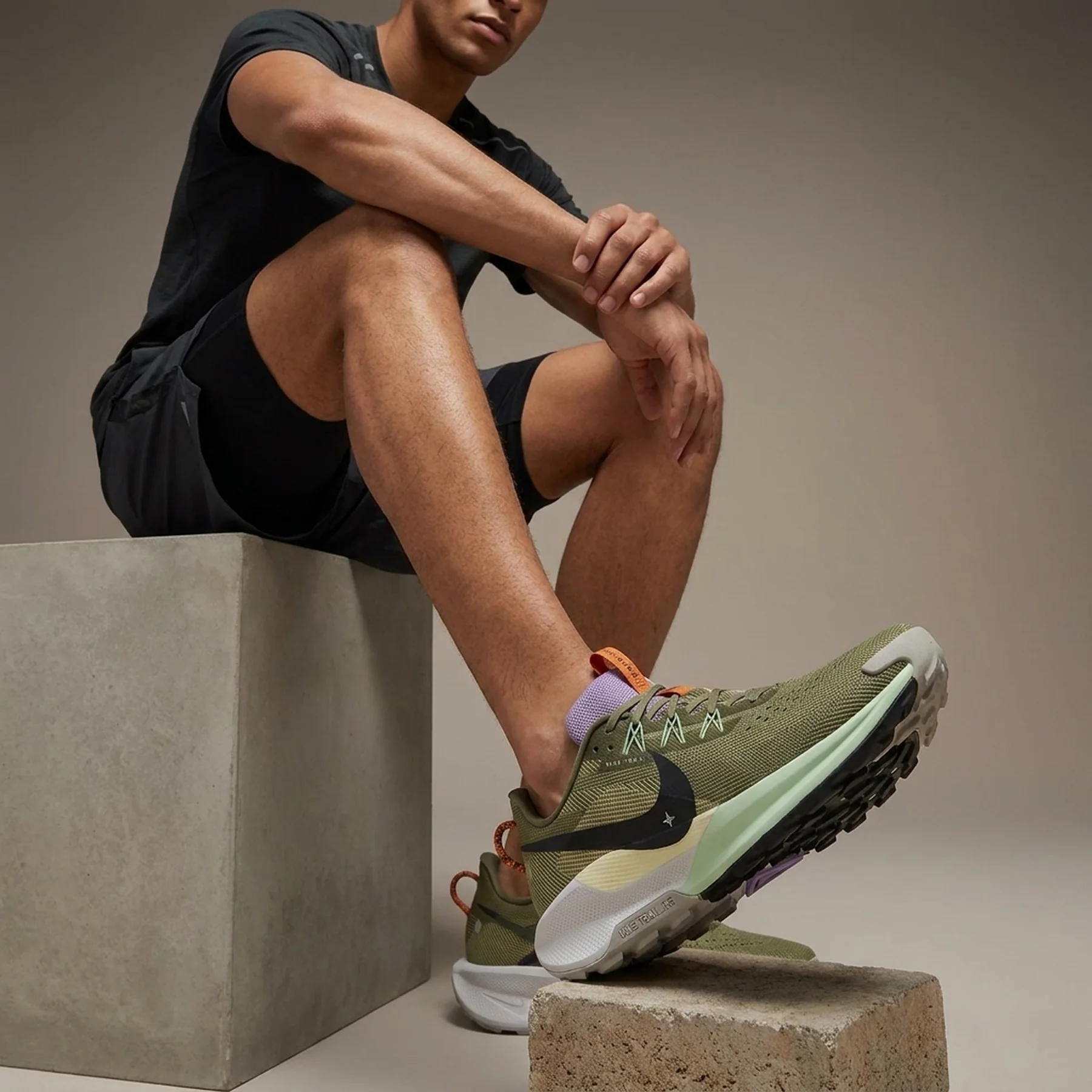 Трейлові кросівки для бігу чоловічі Nike React Pegasus Trail 5 (DV3864-200)
