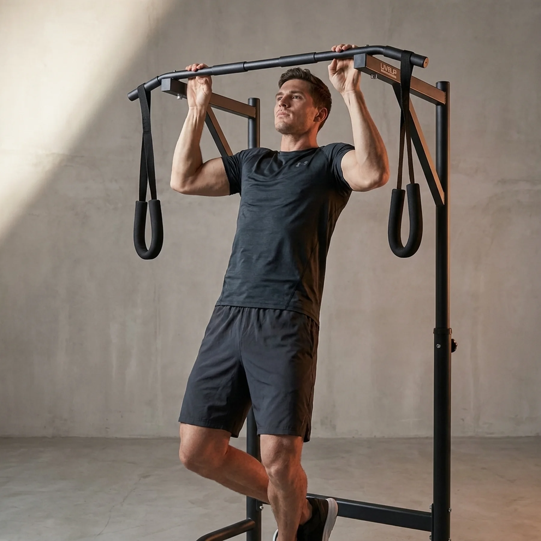 Турнік для підтягування LiveUp CHIN-UP BAR WITH ARM STRAP чорний OFSM (LS3152A)
