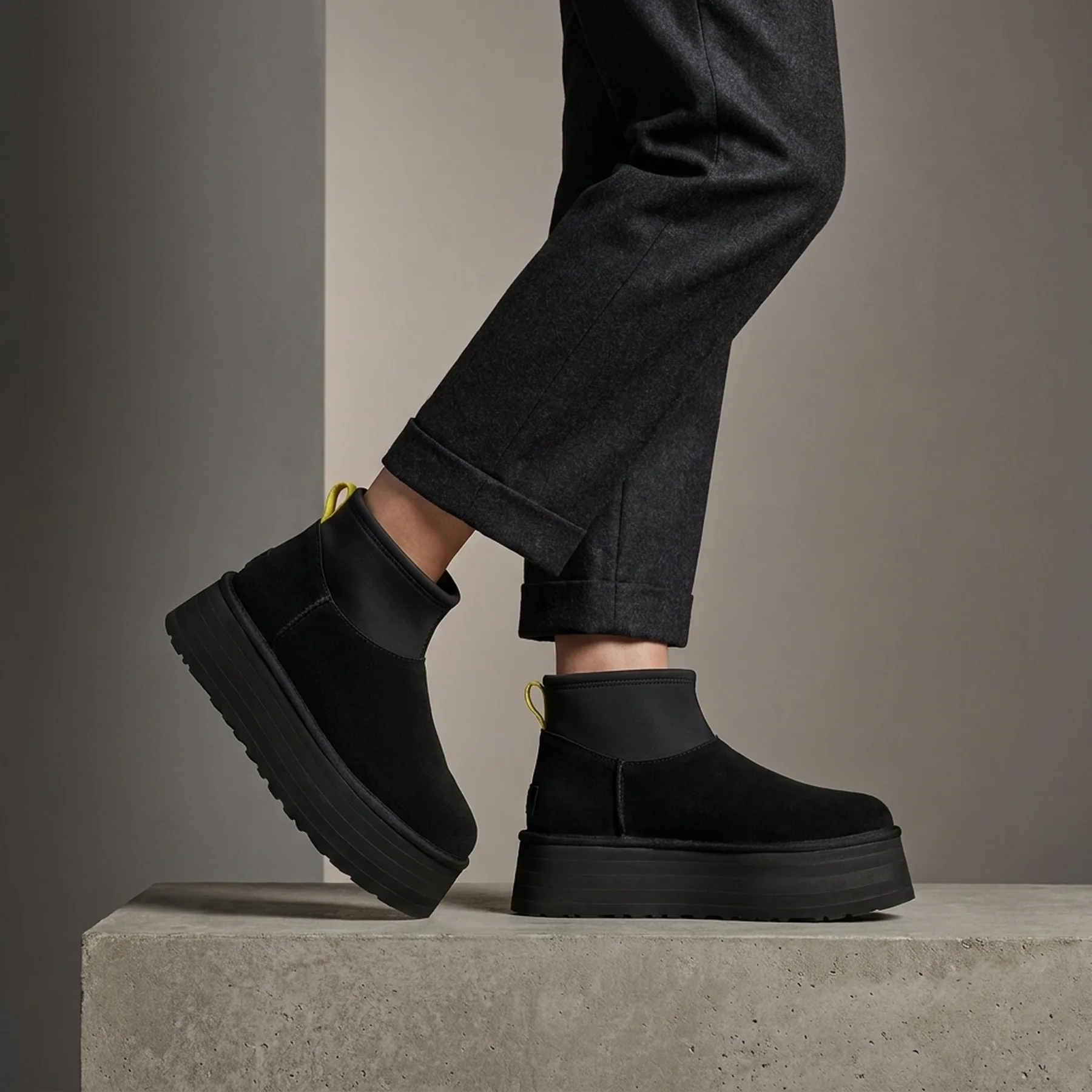 UGG Wmns Classic Mini Dipper 'Black'