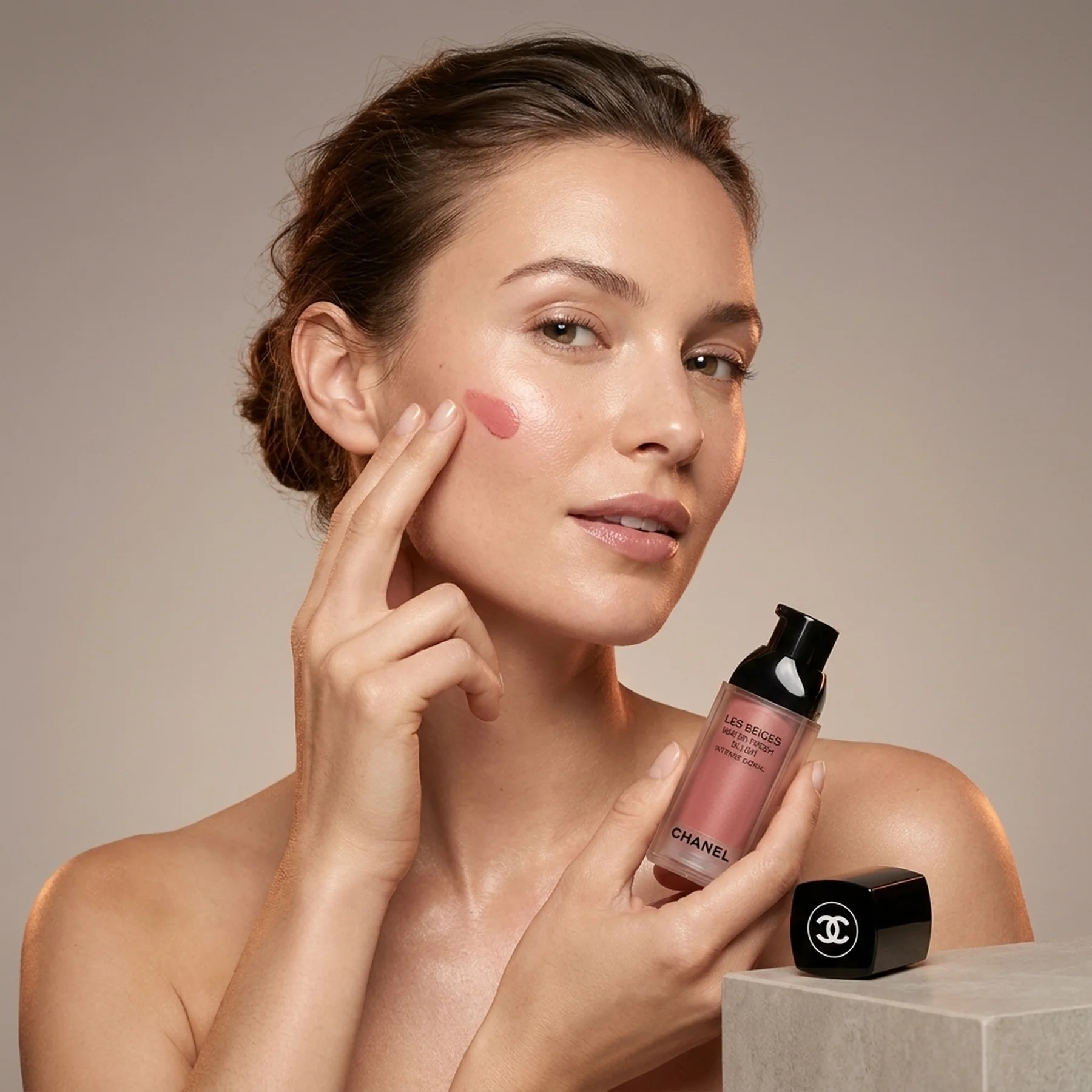 Ультралегкі флюїд-рум'яна CHANEL Les Beiges Water-Fresh Blush 15 мл Intense Coral