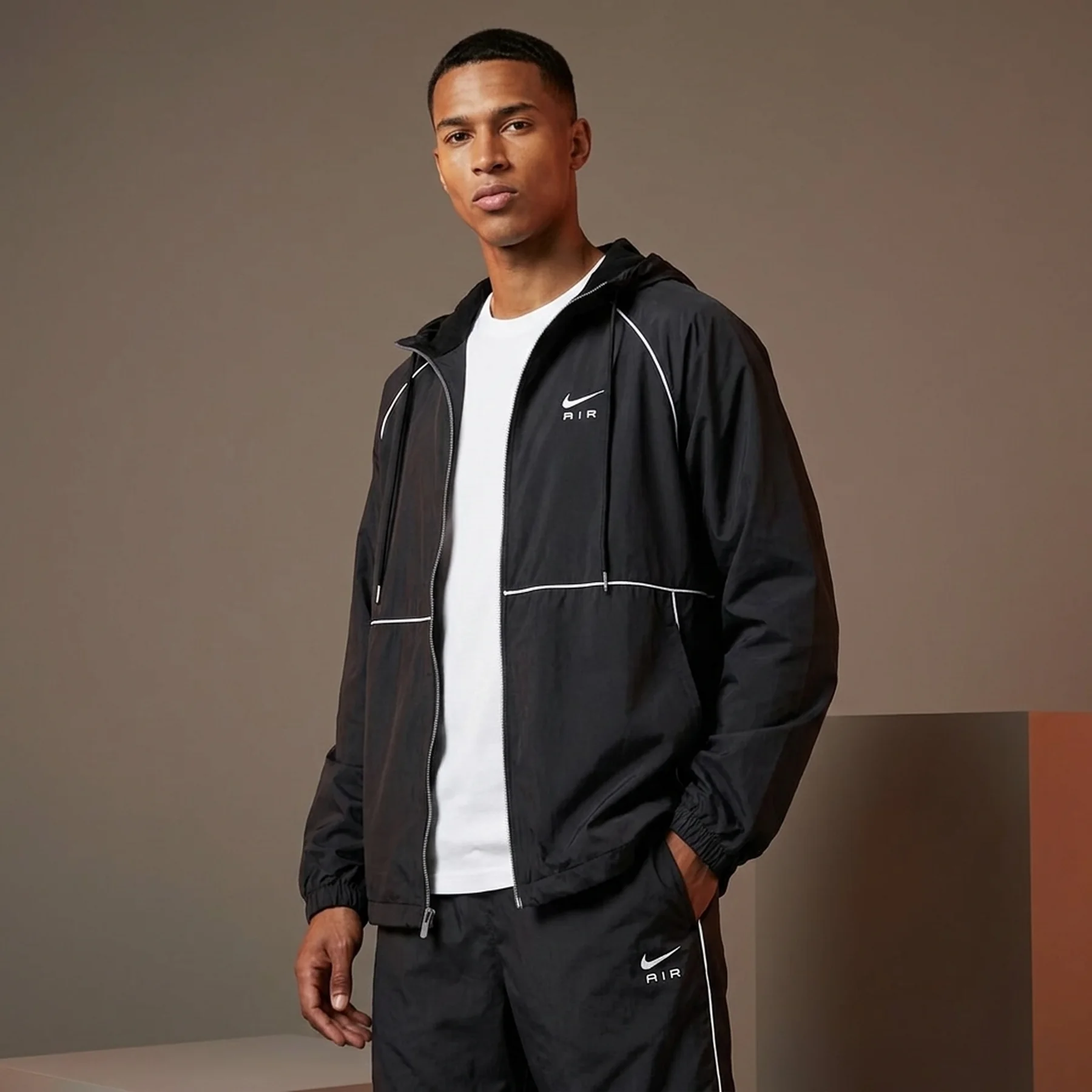 Вітровка чоловіча Nike Air Men's Full-Zip Hooded Woven Jacket (DQ4213-010)