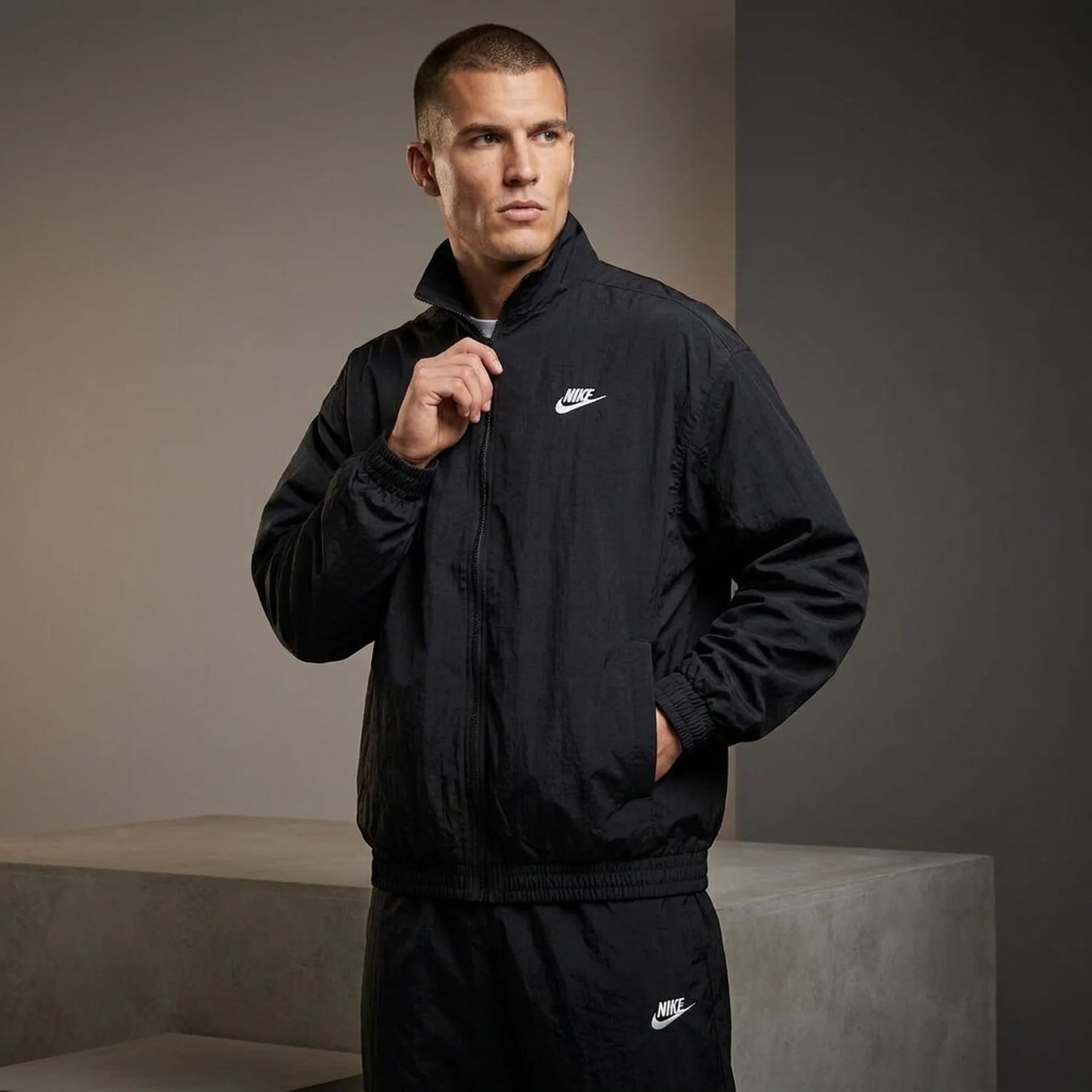 Вітровка чоловіча Nike Club Oversized Woven Track (HQ6109-010)