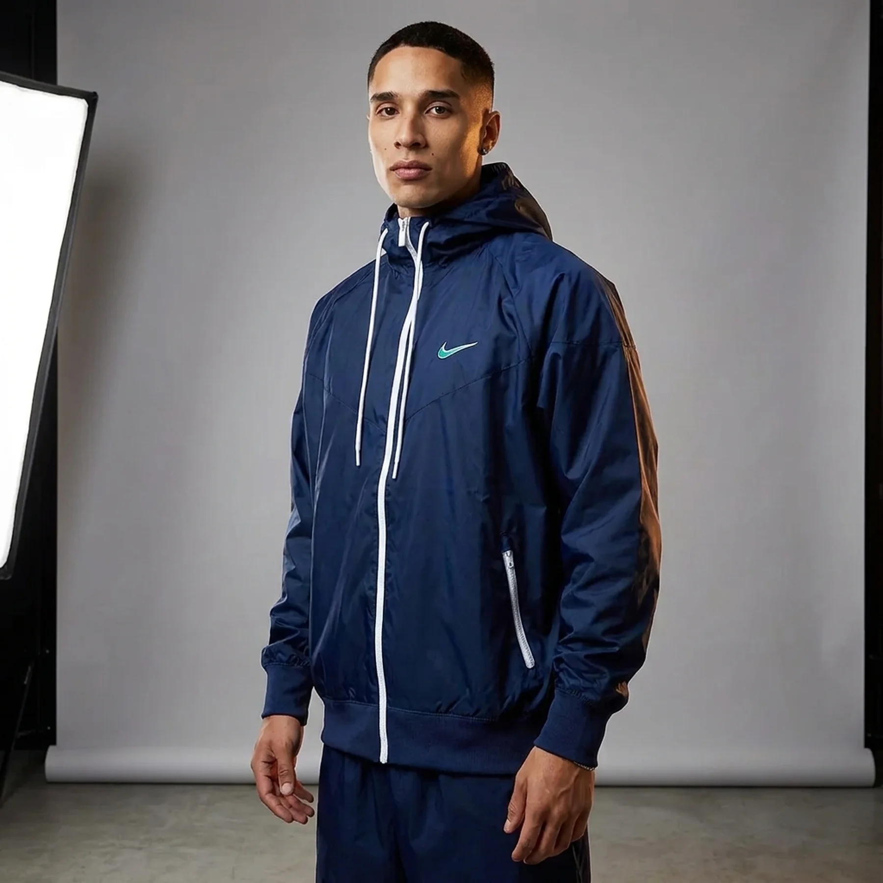 Вітровка чоловіча Nike Jacket (FN3042-410)