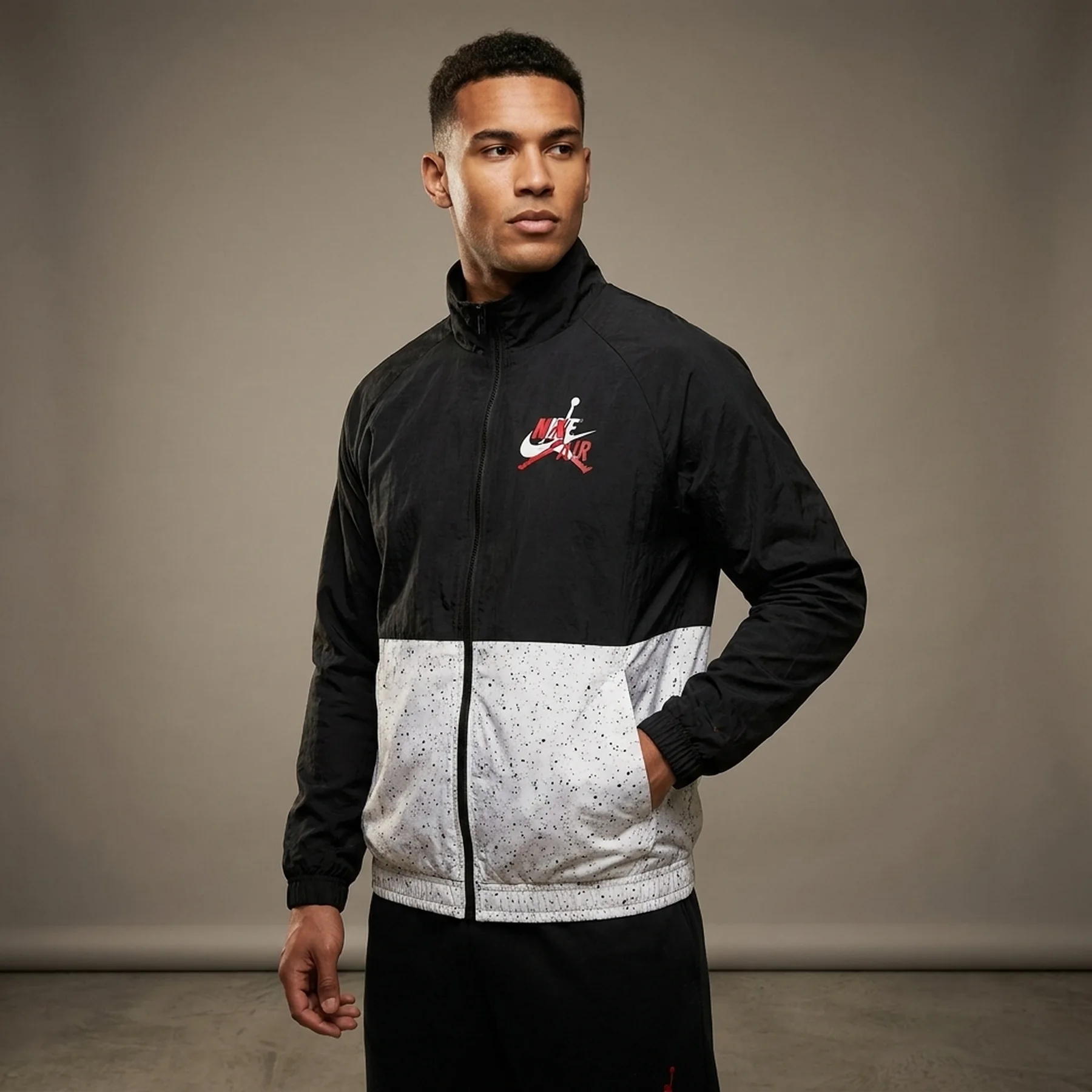 Вітровка чоловіча Nike M J Jm Clscs Windwear Jkt (CT9368-010)