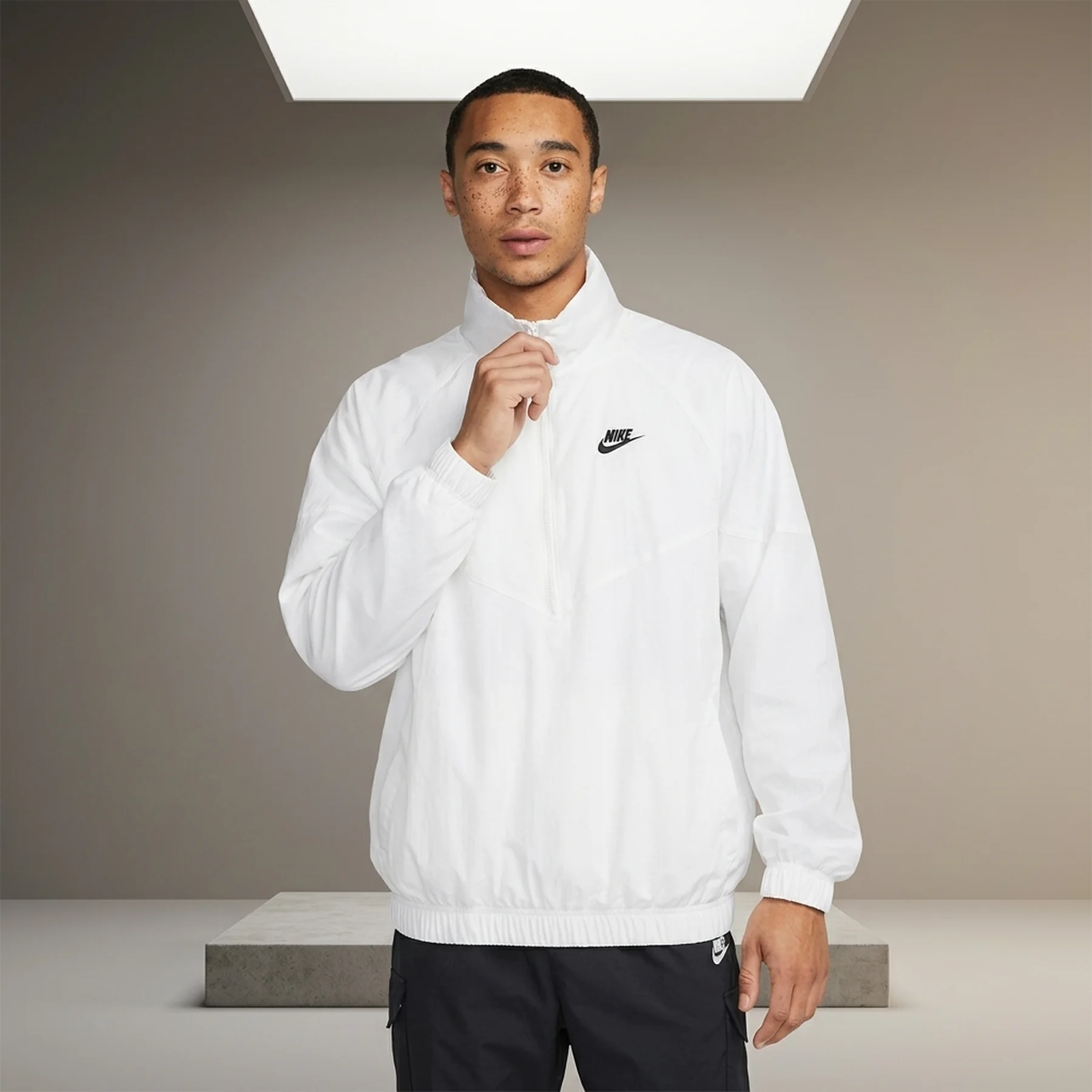Вітровка чоловіча Nike Sportswear Windrunner Men's Unlined Woven (DQ4910-100)