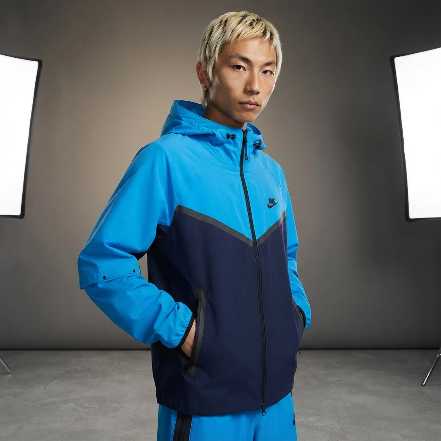 Вітровка чоловіча Nike Tech Woven Full-Zip Windrunner Jacket (HV6514-451)