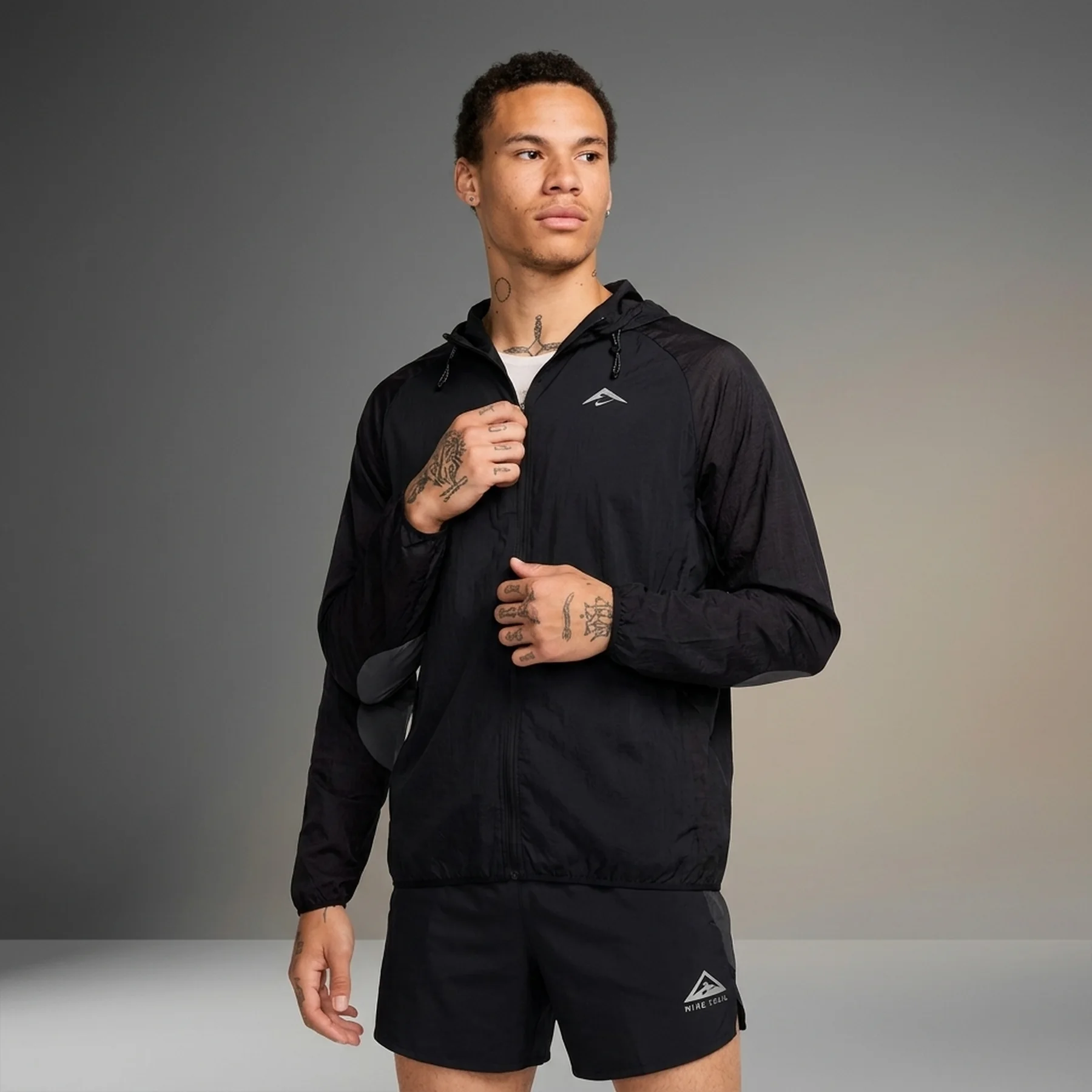 Вітровка чоловіча Nike Trail Aireez Black (FN4002-010)