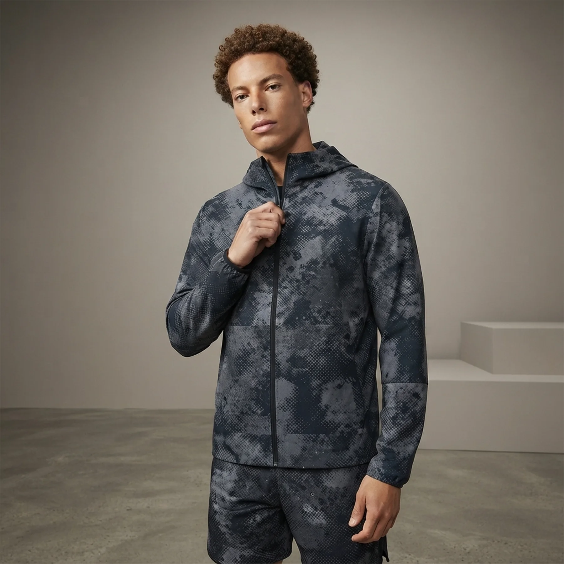Вітровка чоловіча Nike Unlimited Camo/Grey (FZ1092-010)