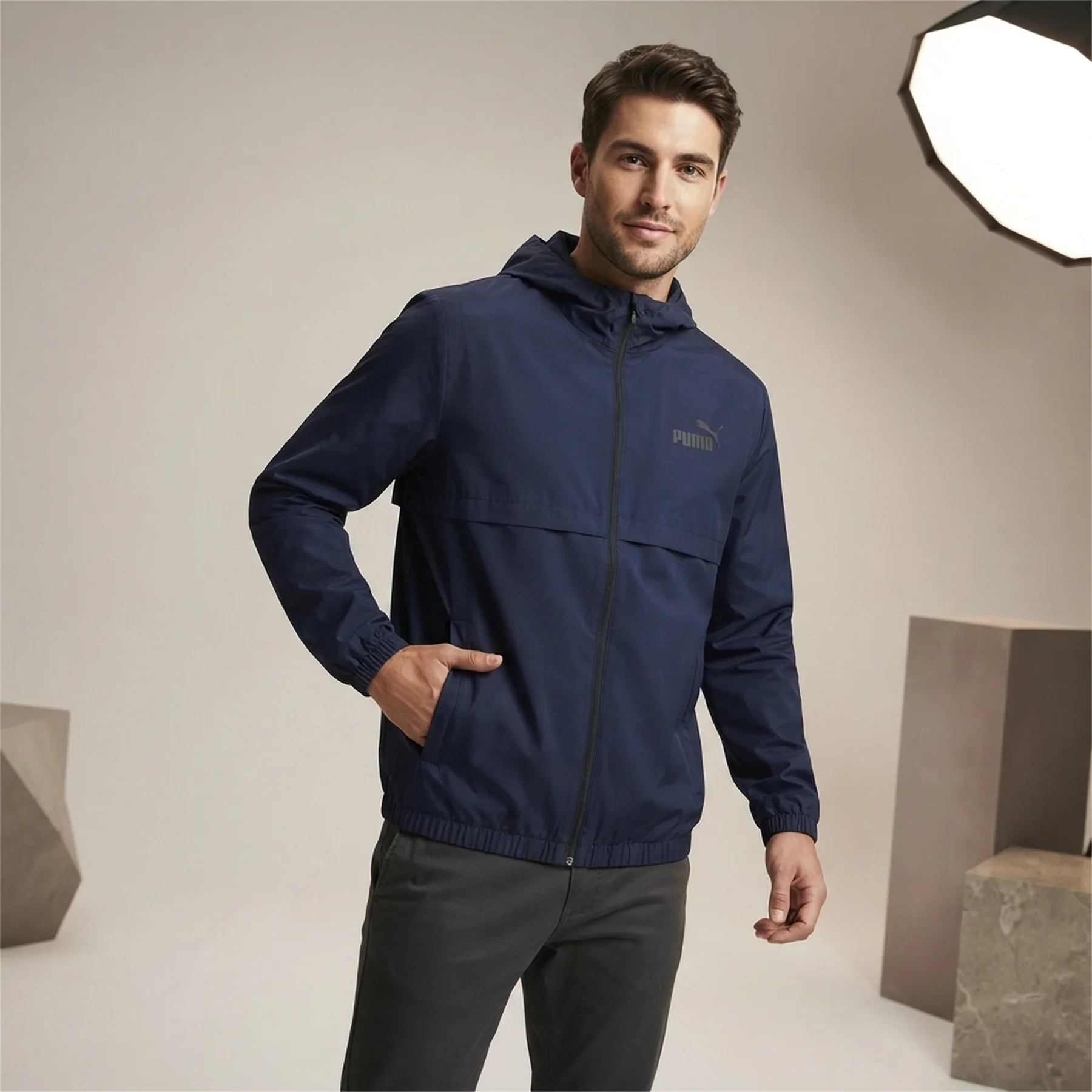 Вітровка чоловіча Puma Essentials Solid Windbreaker (847484-06)