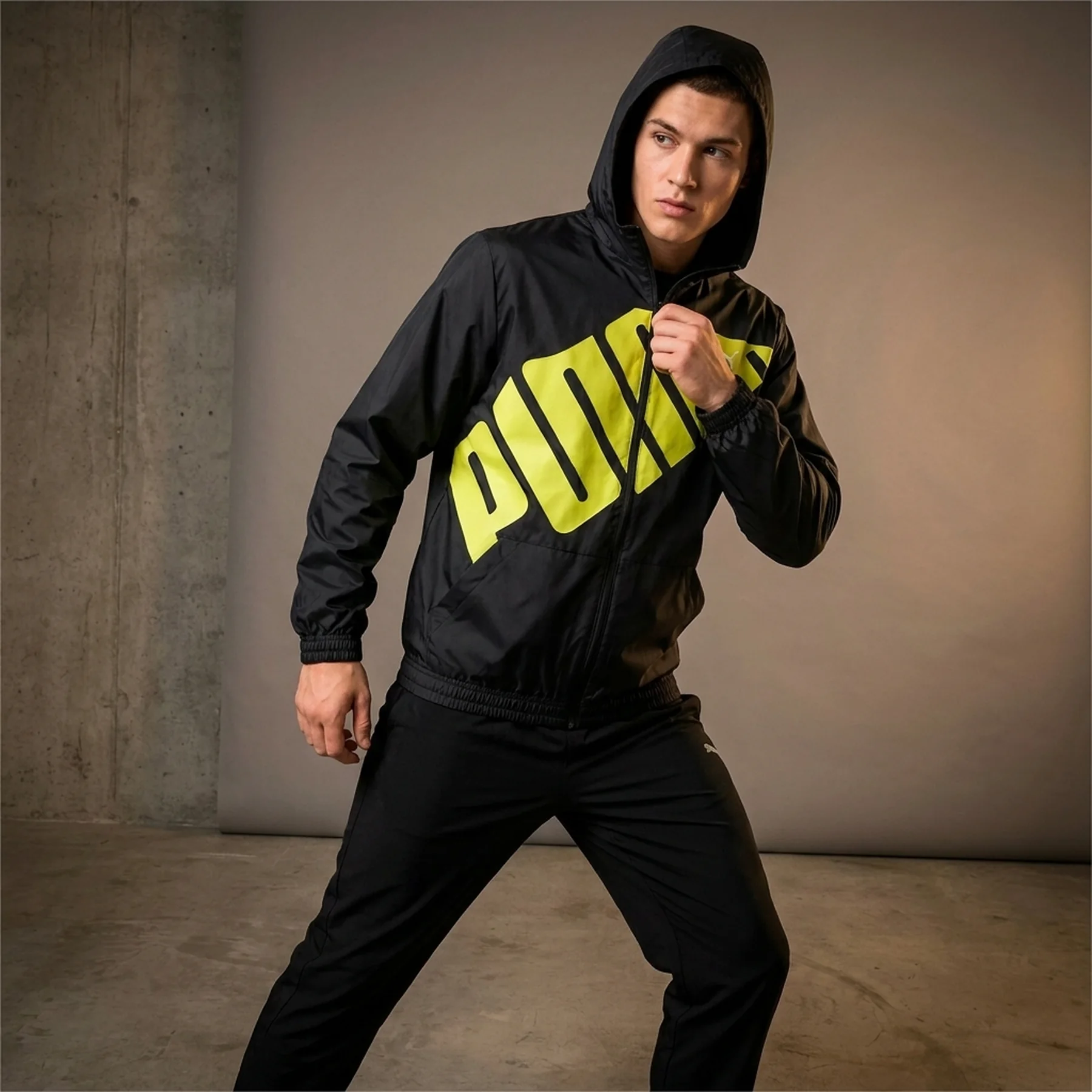 Вітровка чоловіча Puma Hooded Graphic Windbreaker Black (623837-01)